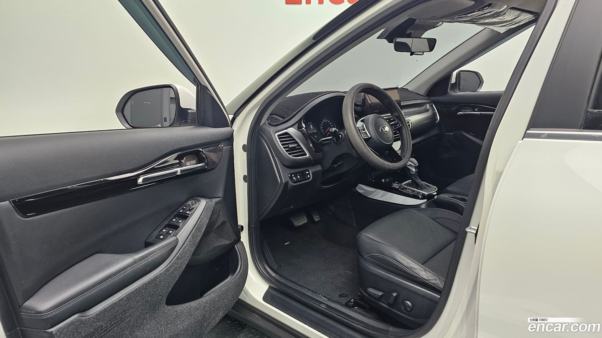 Main__Slider__Photo:Seltos Kia 2021.3-9