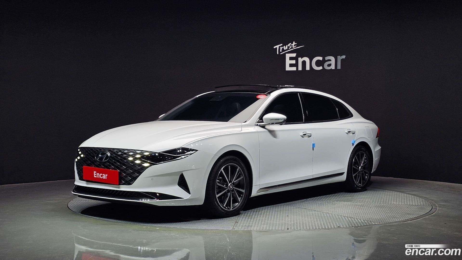 Main__Slider__Photo:Grandeur Hyundai 2022.9-0