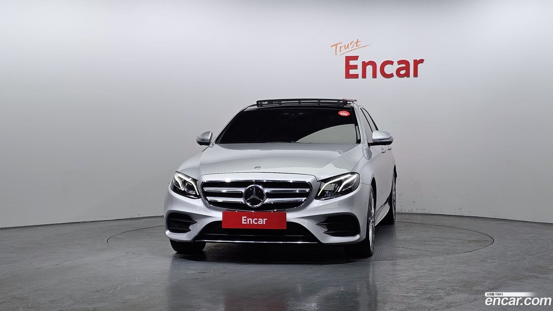 Main__Slider__Photo:E-Class Mercedes-Benz 2020.11-2