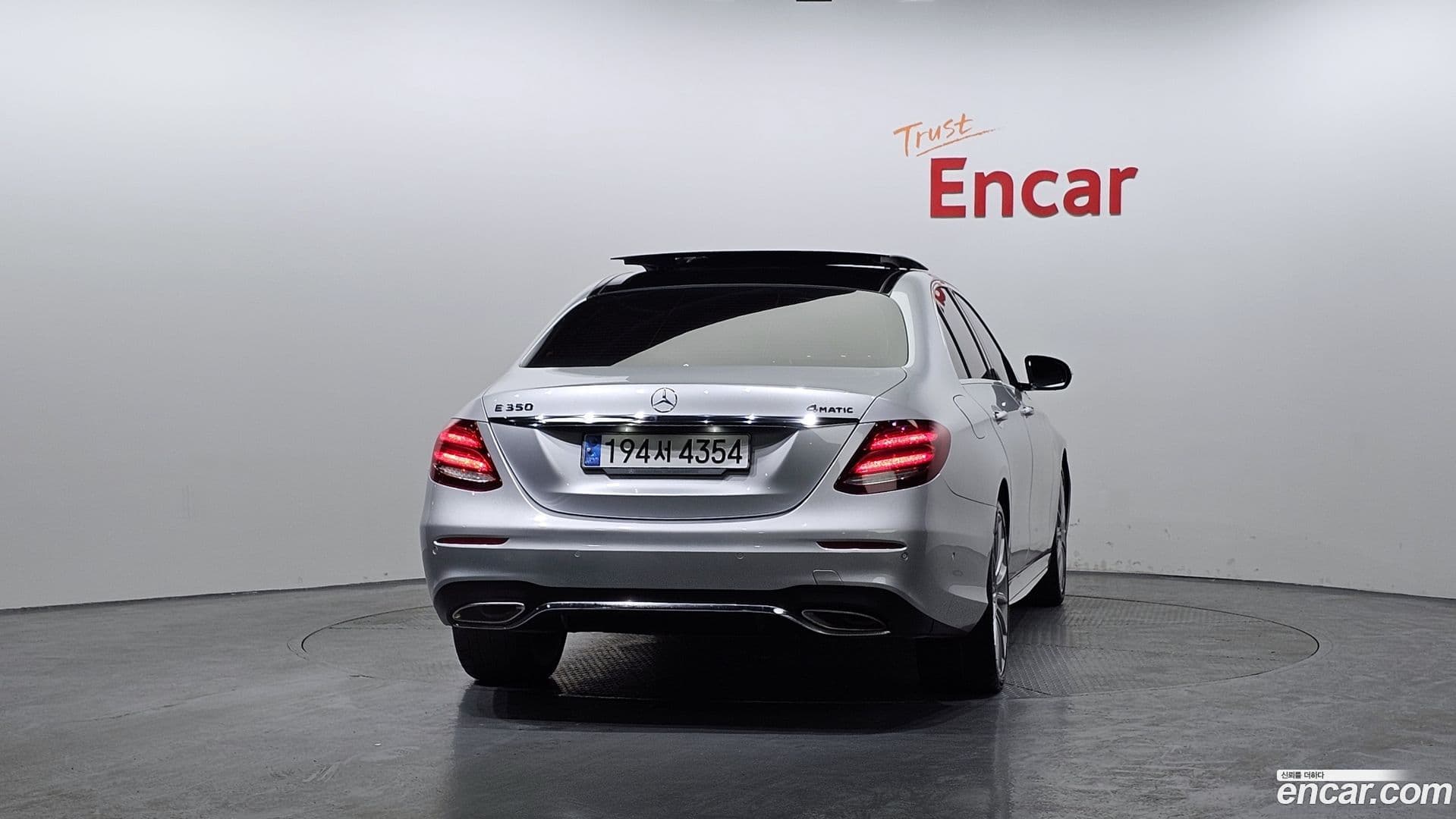 Main__Slider__Photo:E-Class Mercedes-Benz 2020.11-3