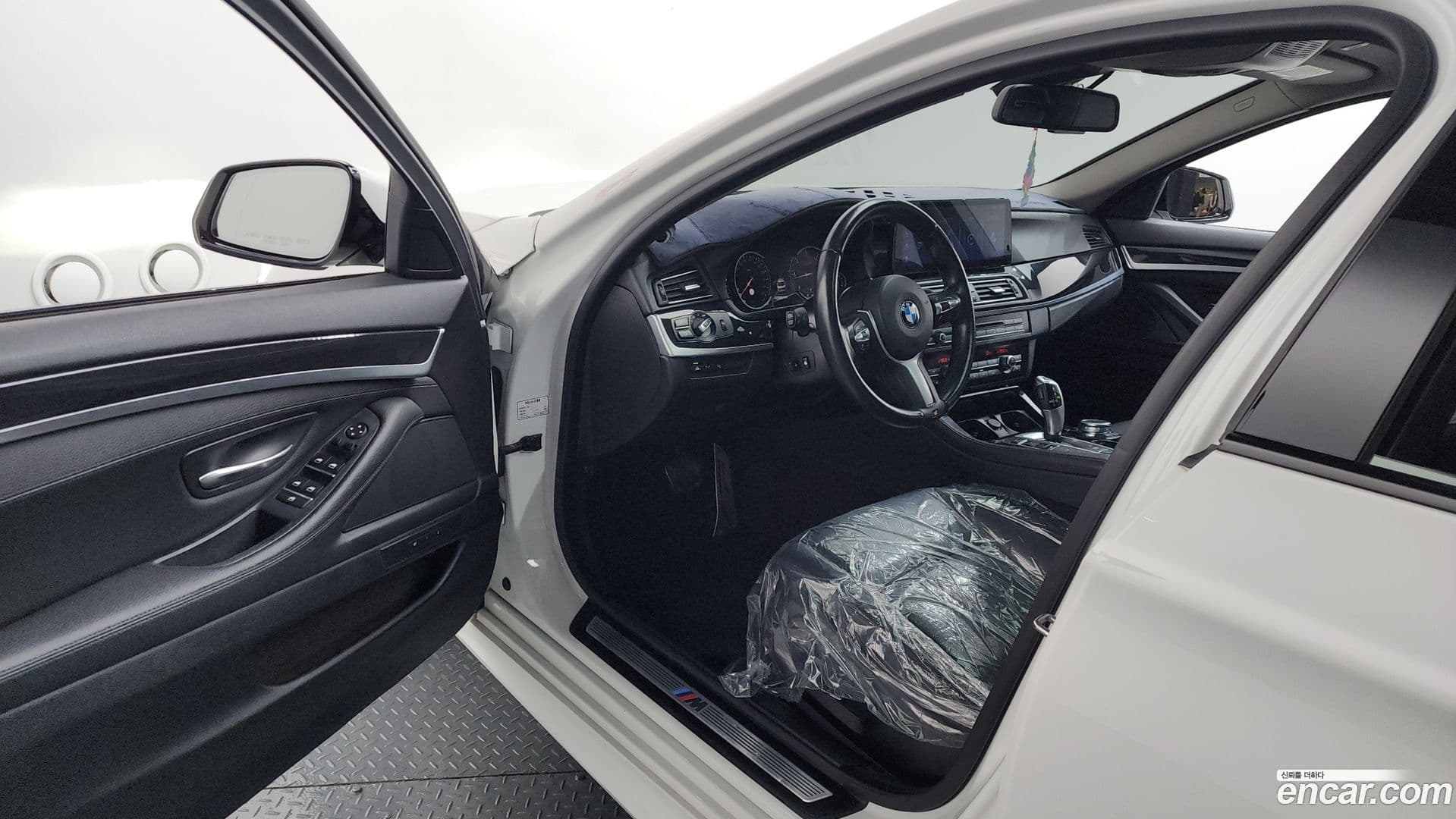 Main__Slider__Photo:5-Series BMW 2016.9-9