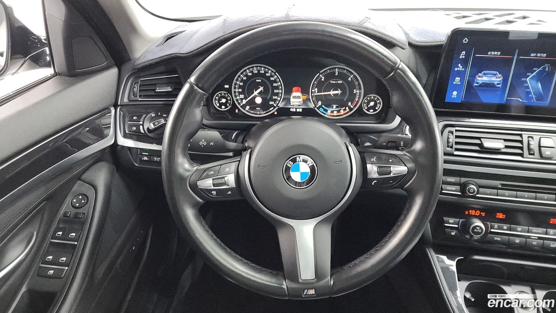 Main__Slider__Photo:5-Series BMW 2016.9-12