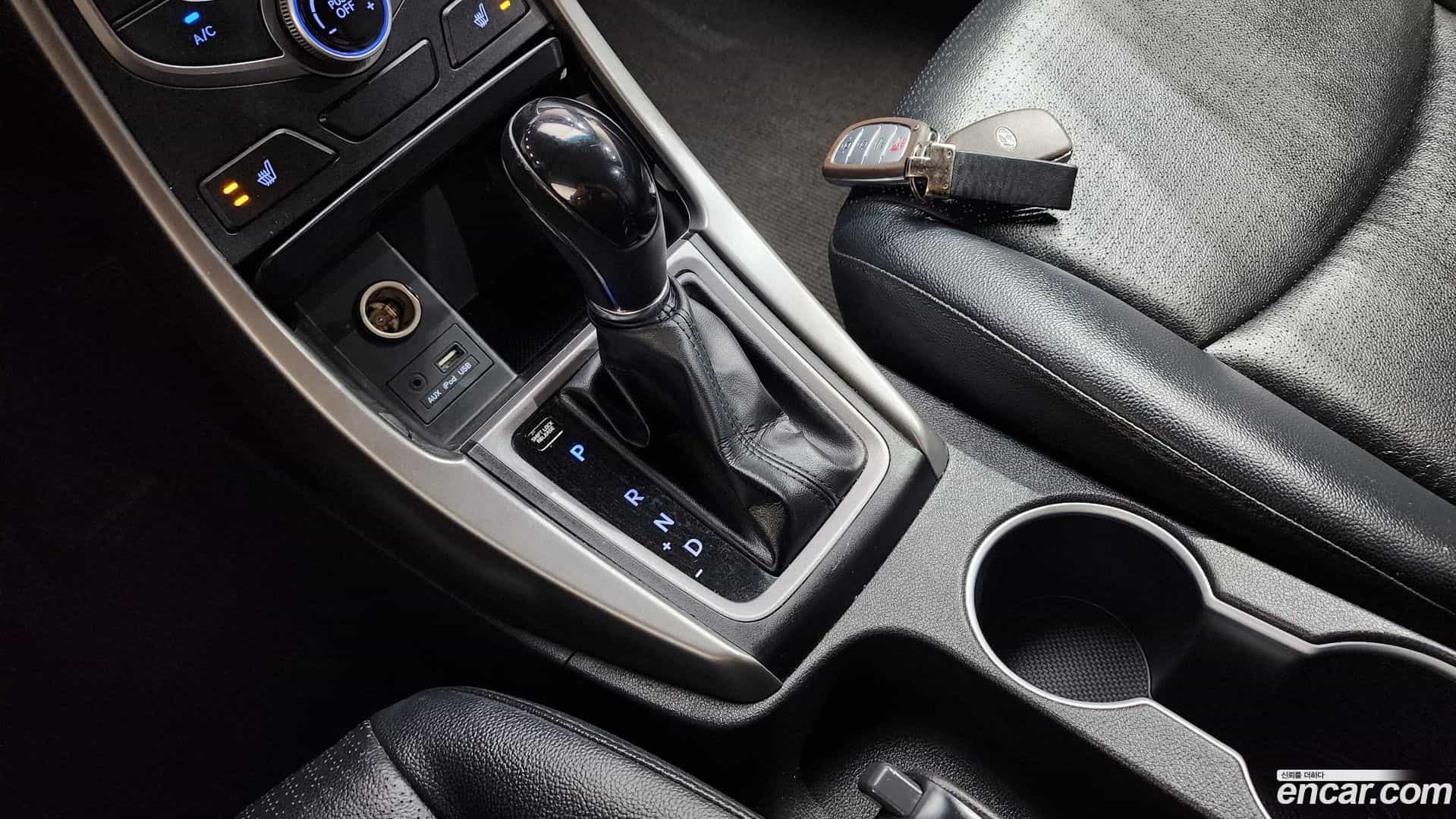 AVANTE Hyundai 2014.10-INNER-009