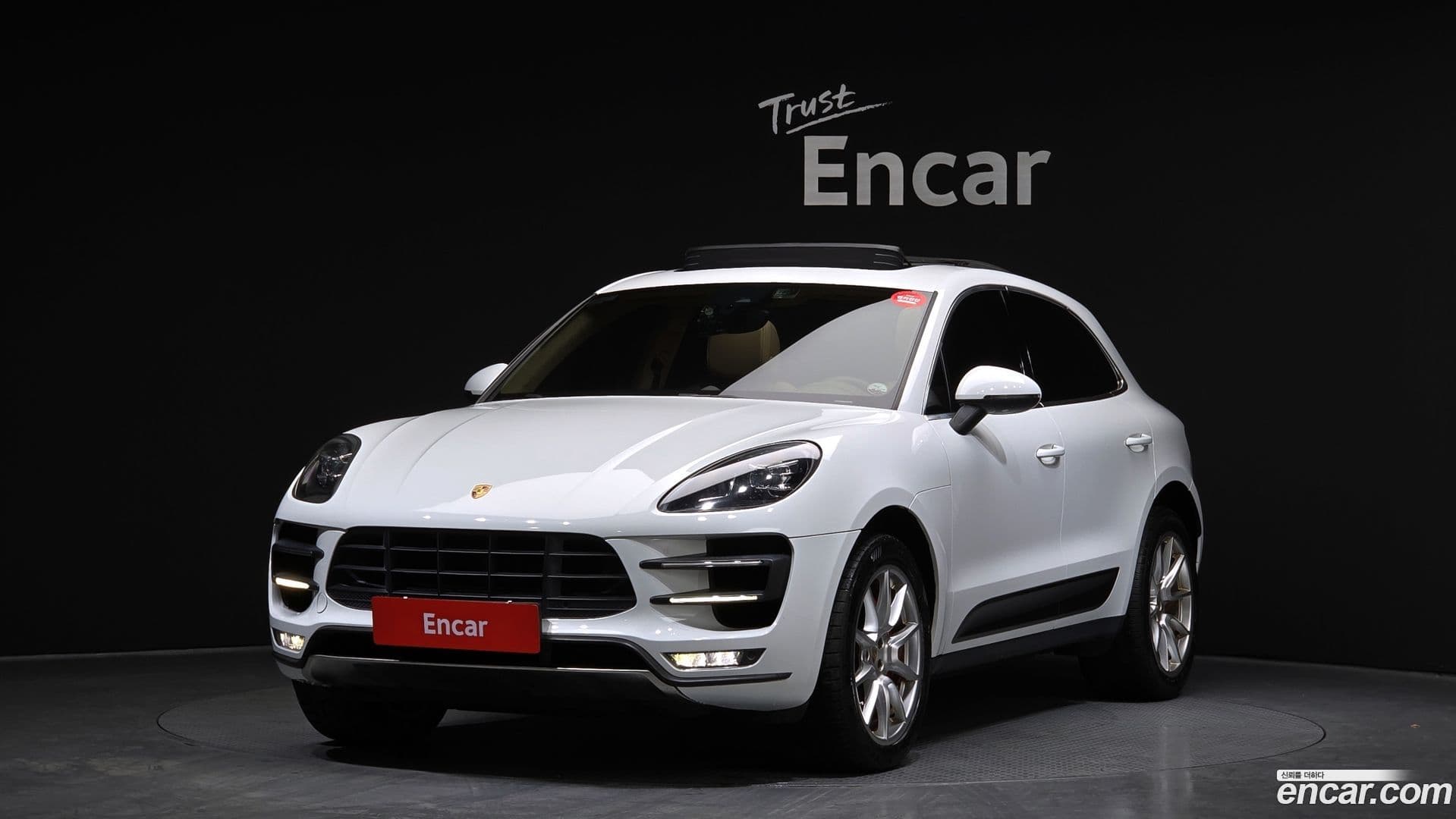 Main__Slider__Photo:Macan Porsche 2014.5-0