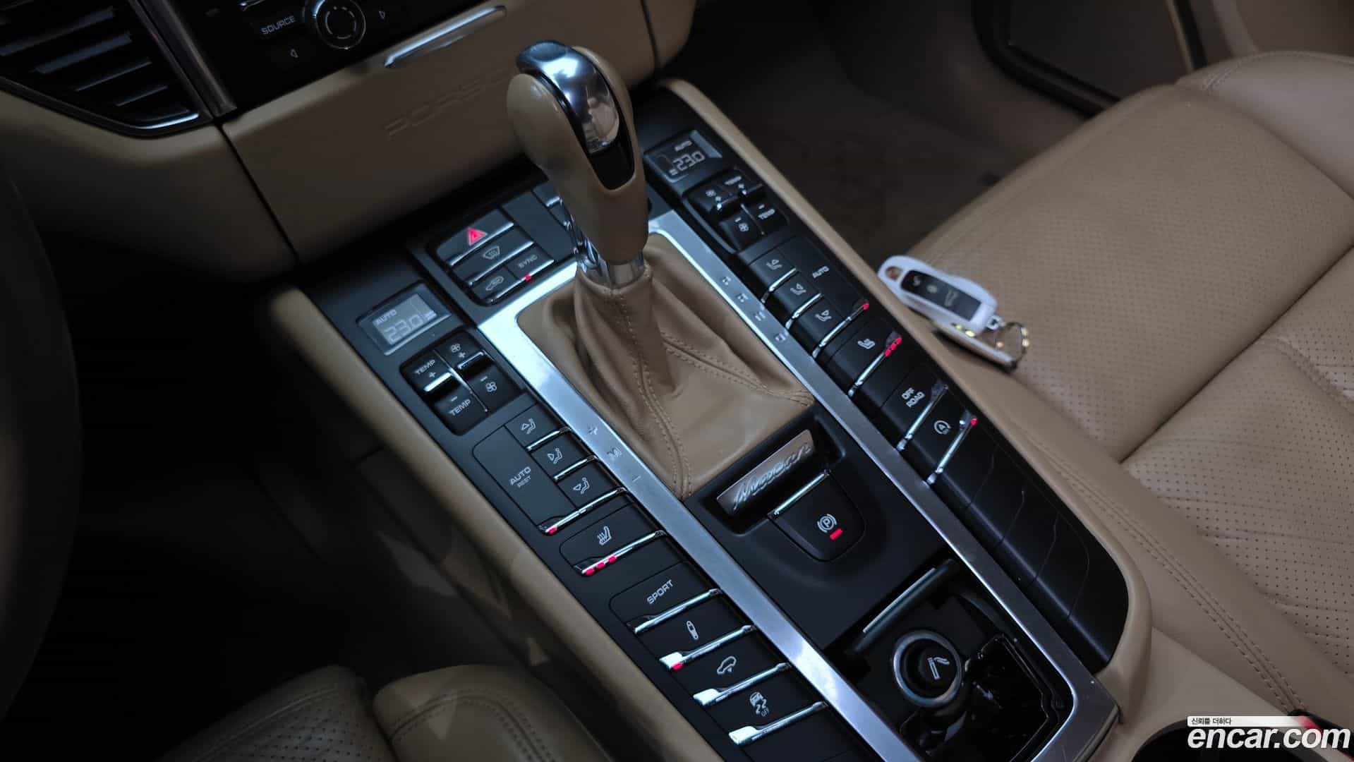 Macan Porsche 2014.5-INNER-009