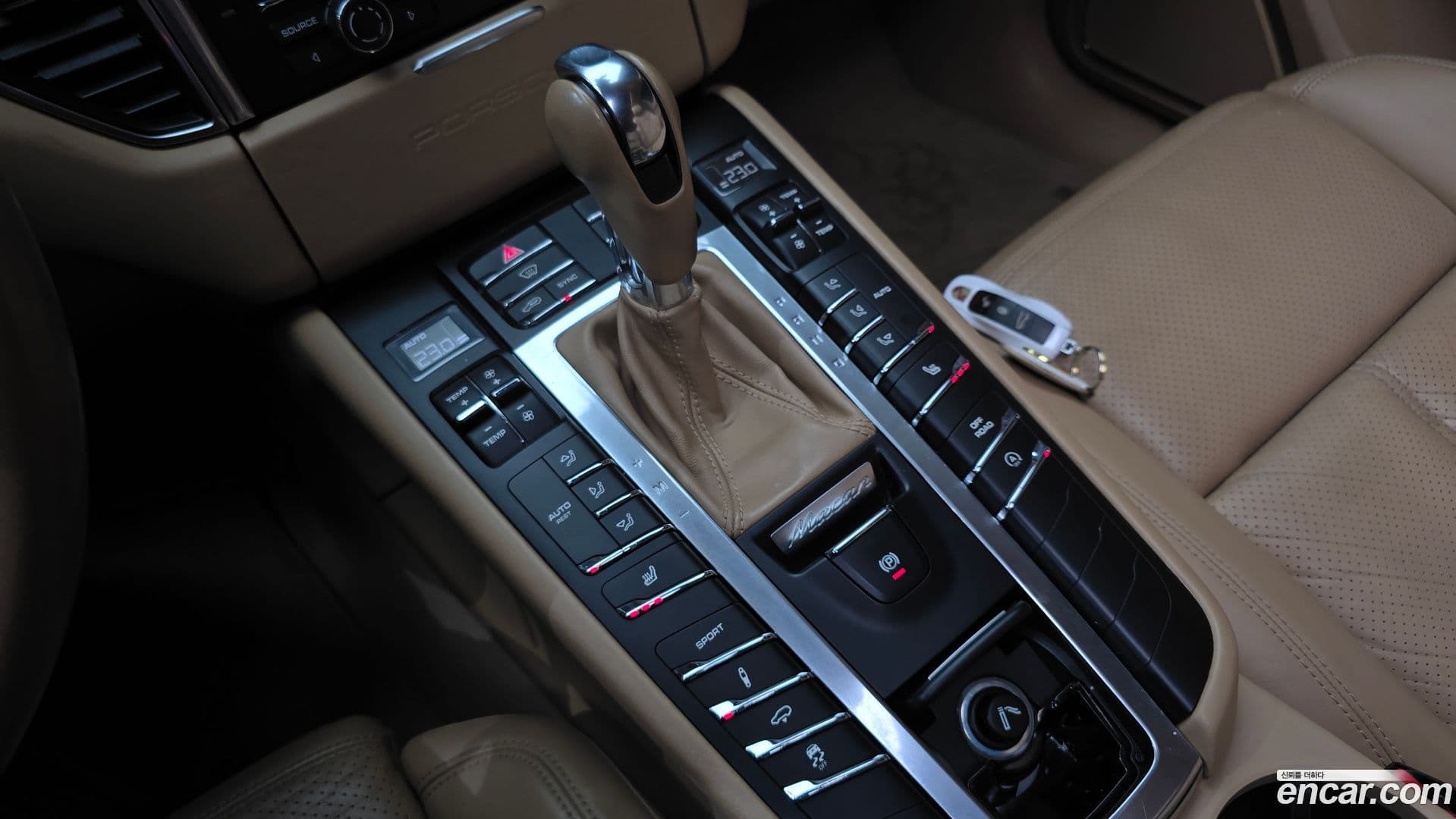 Main__Slider__Photo:Macan Porsche 2014.5-8