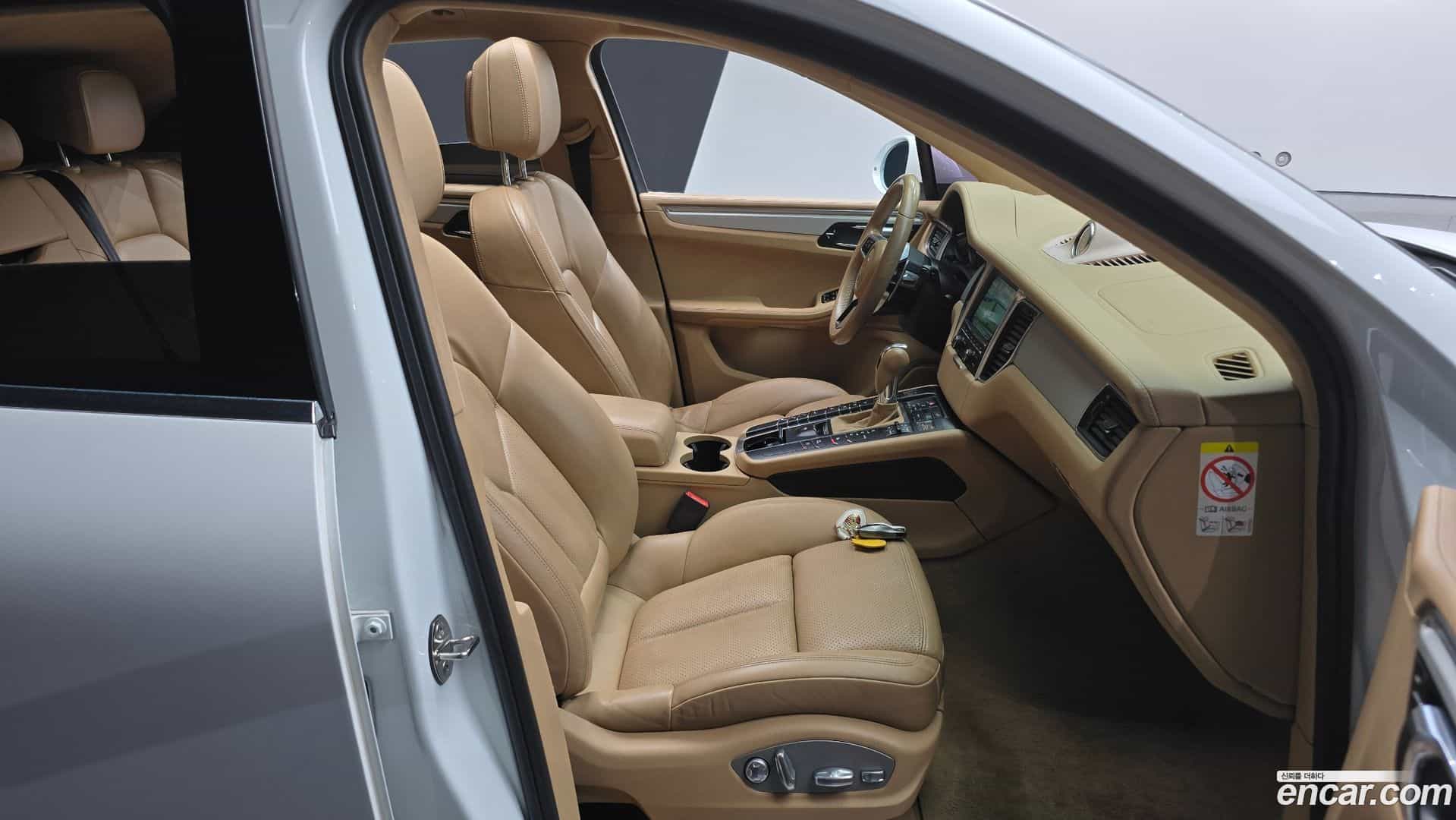 Macan Porsche 2014.5-INNER-010