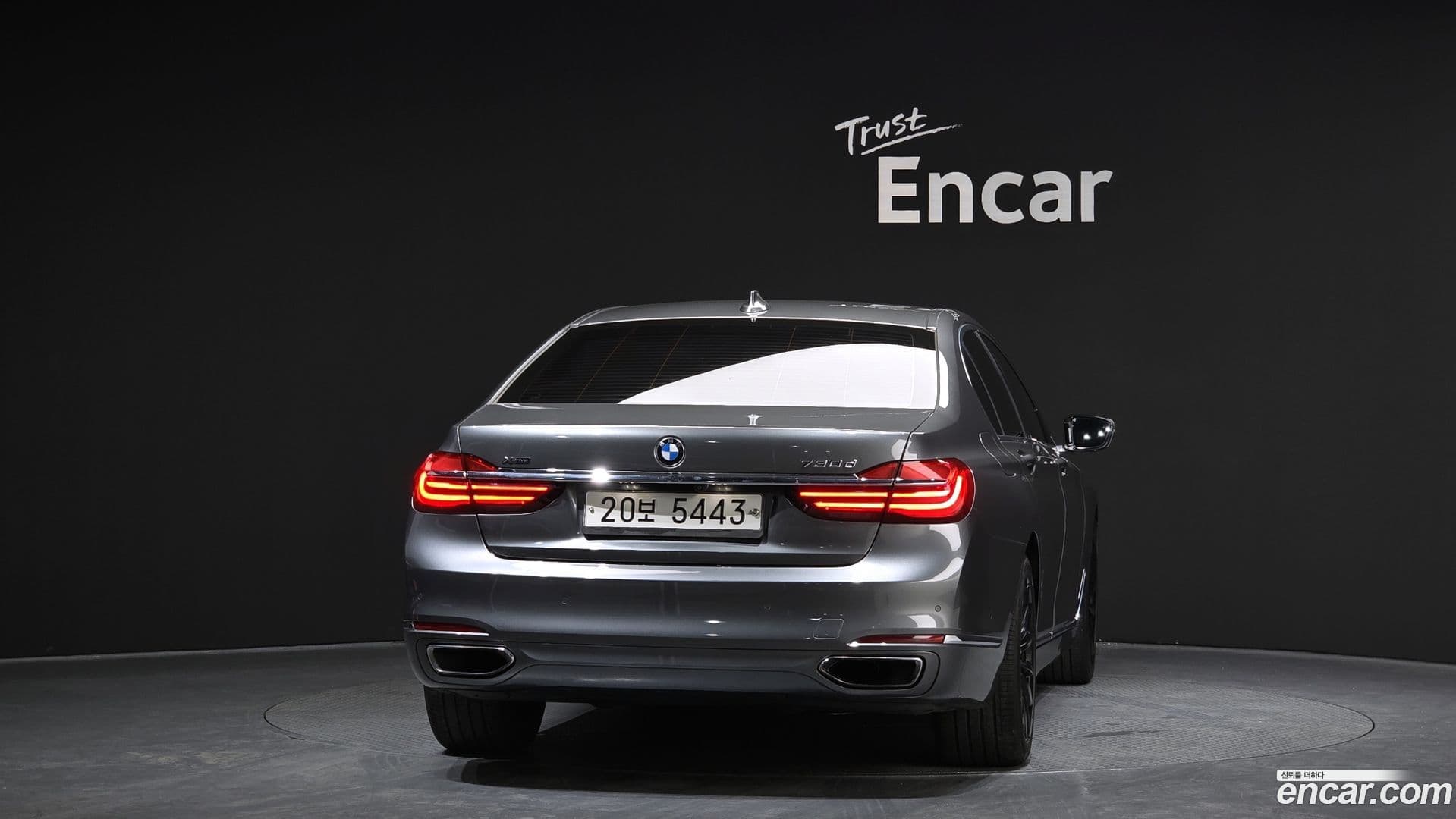 Main__Slider__Photo:7-Series BMW 2016.9-3