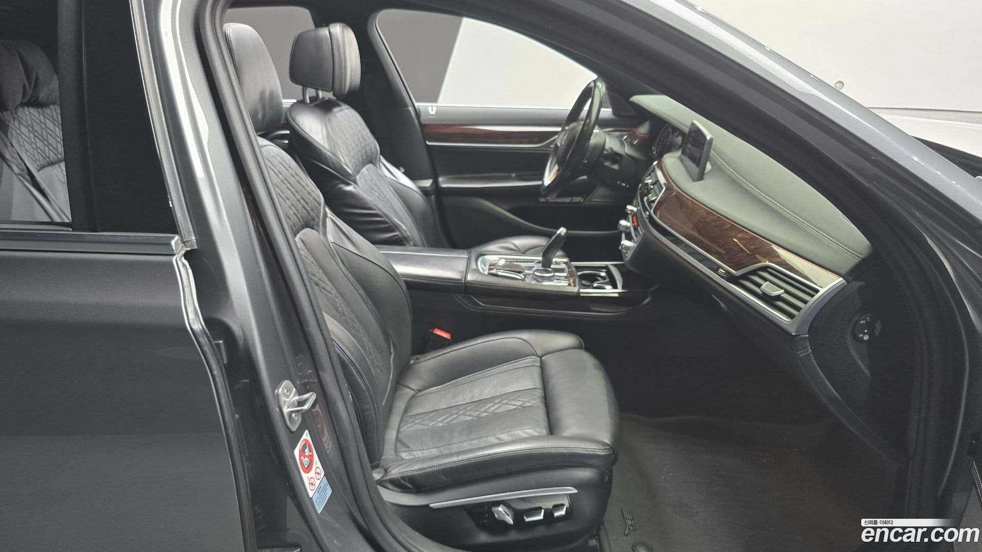 Main__Slider__Photo:7-Series BMW 2016.9-9