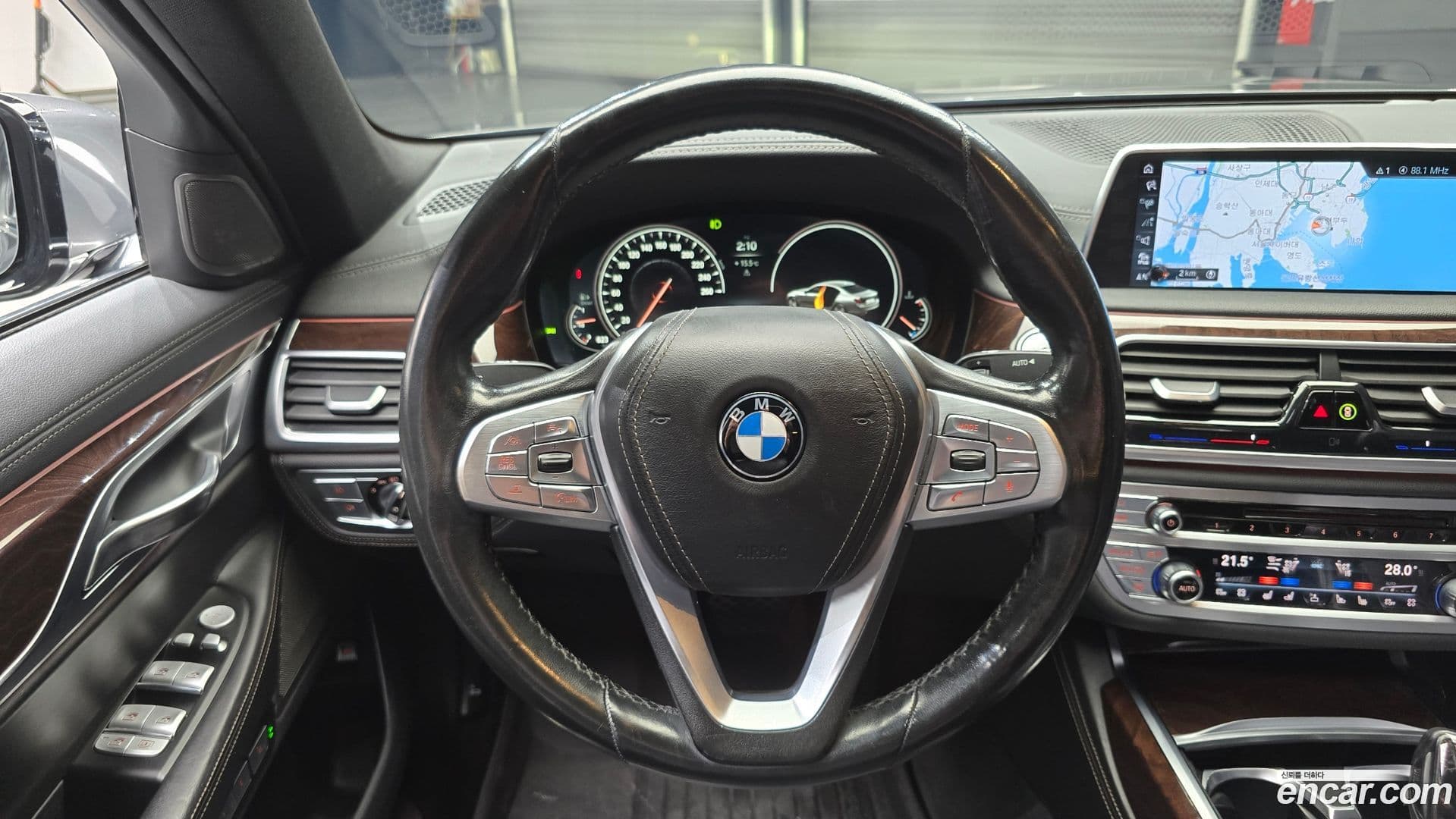 Main__Slider__Photo:7-Series BMW 2016.9-12