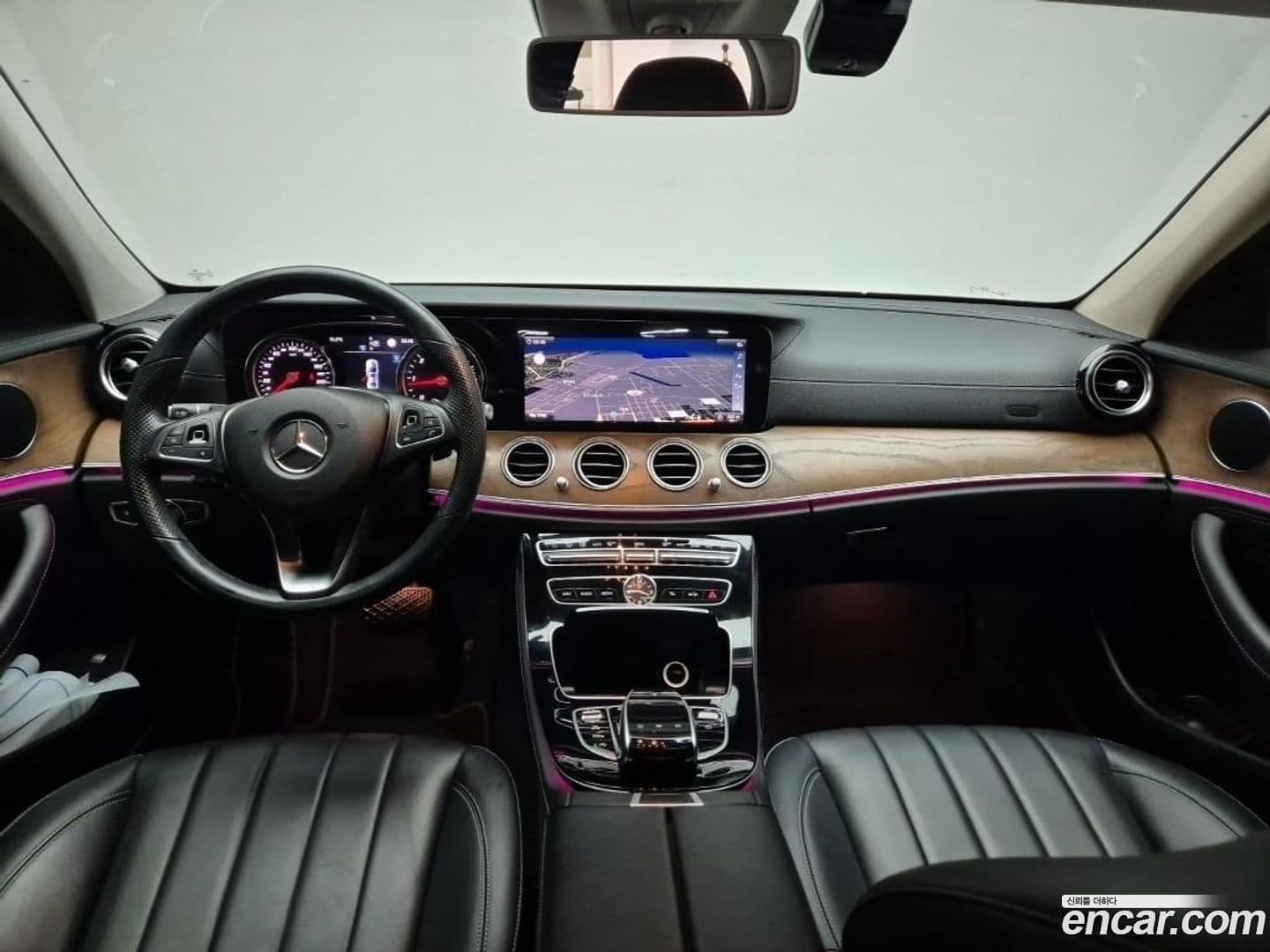 Main__Slider__Photo:E-Class Mercedes-Benz 2018.7-7