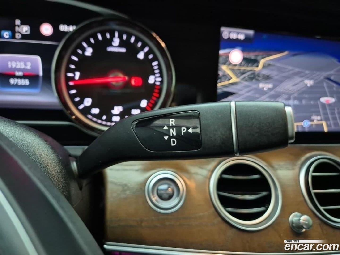 Main__Slider__Photo:E-Class Mercedes-Benz 2018.7-8