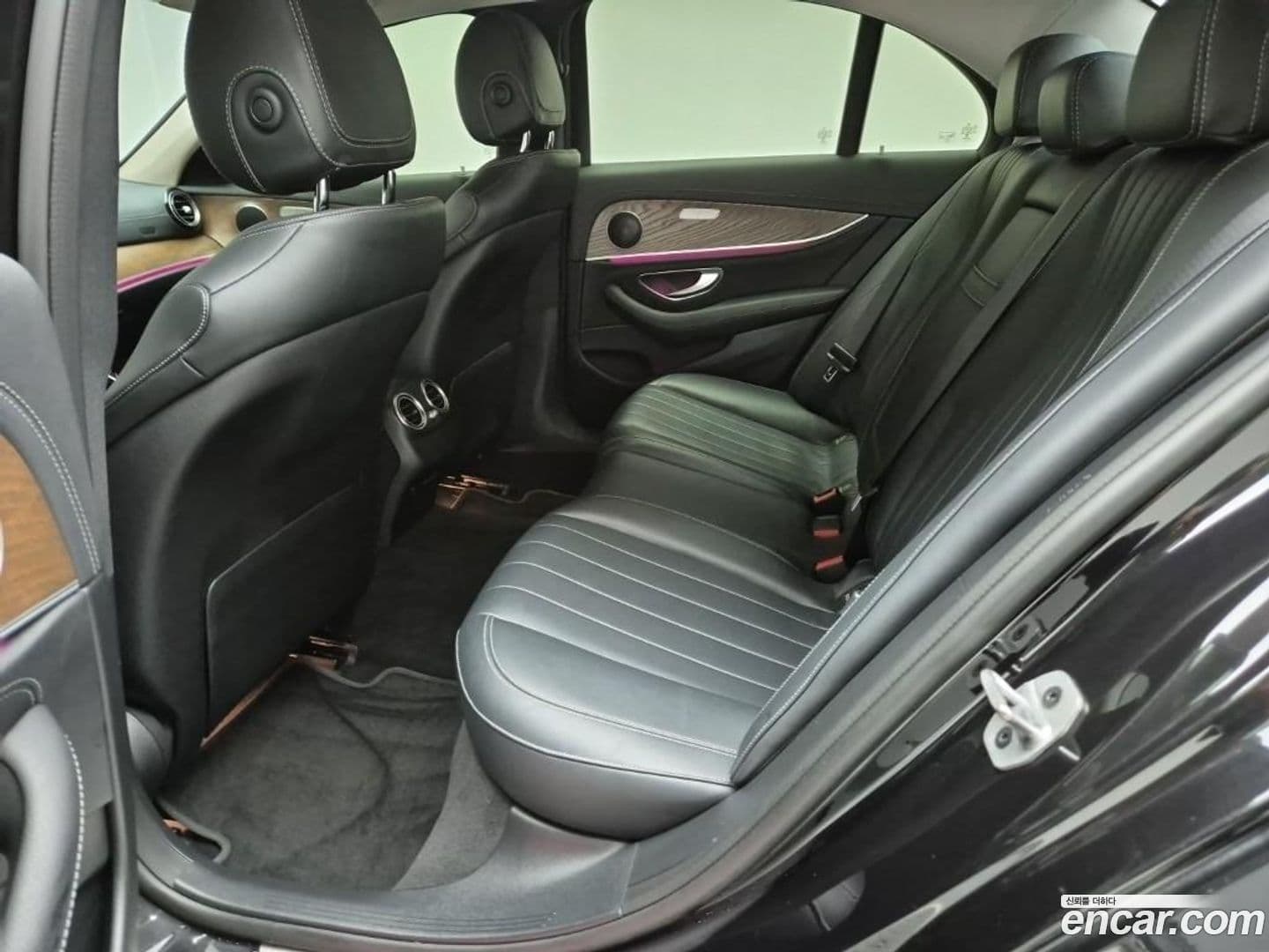 Main__Slider__Photo:E-Class Mercedes-Benz 2018.7-12