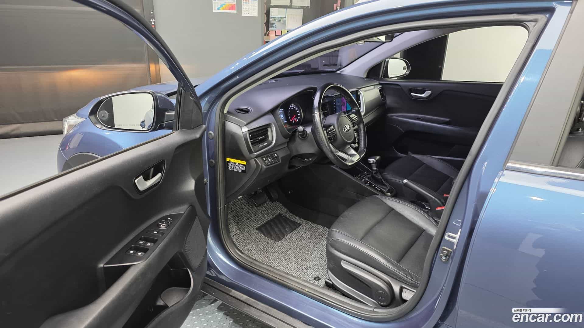 Stonic Kia 2018.11-INNER-010