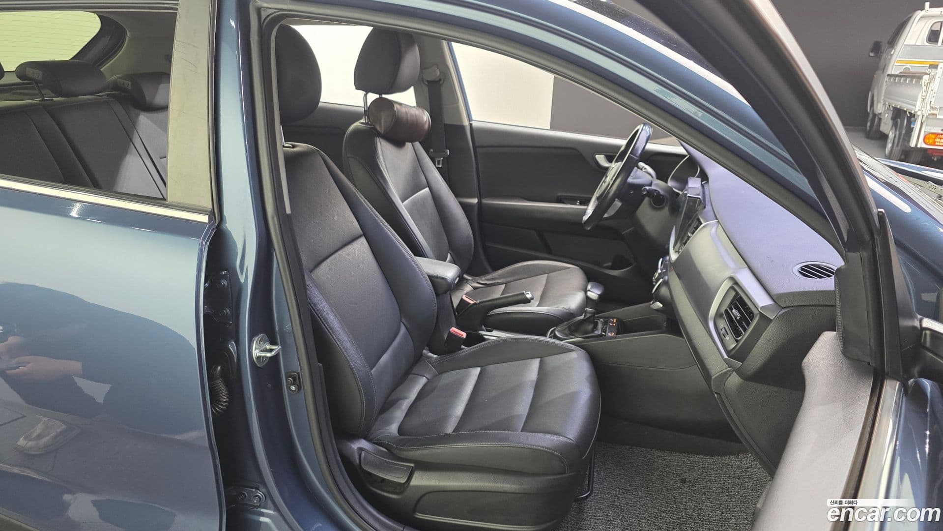 Main__Slider__Photo:Stonic Kia 2018.11-11