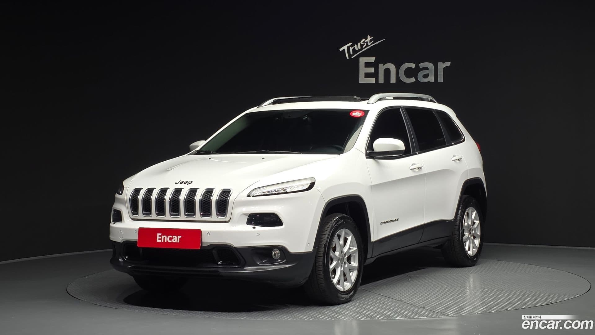 Main__Slider__Photo:Cherokee Jeep 2017.7-0