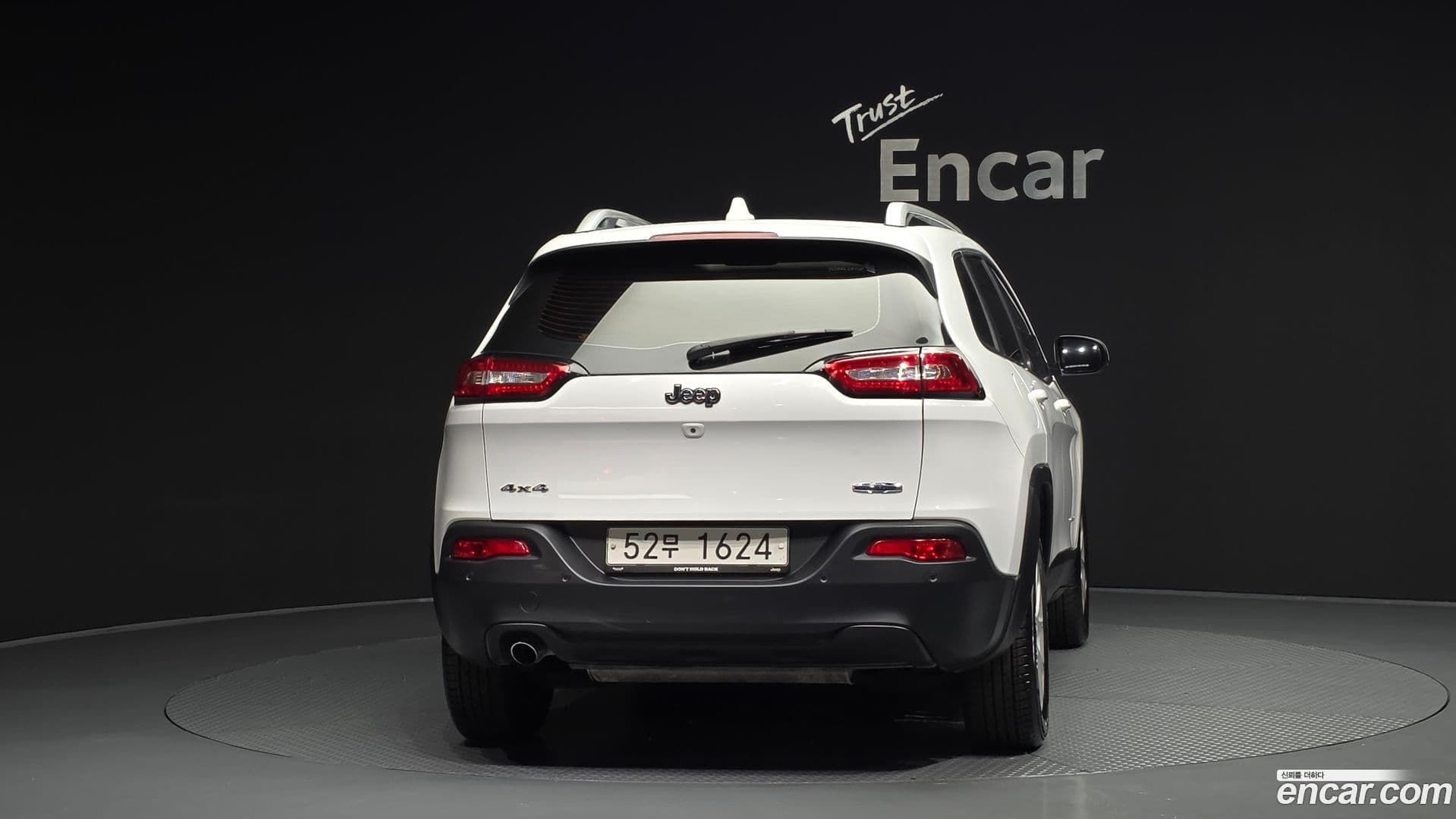 Main__Slider__Photo:Cherokee Jeep 2017.7-3