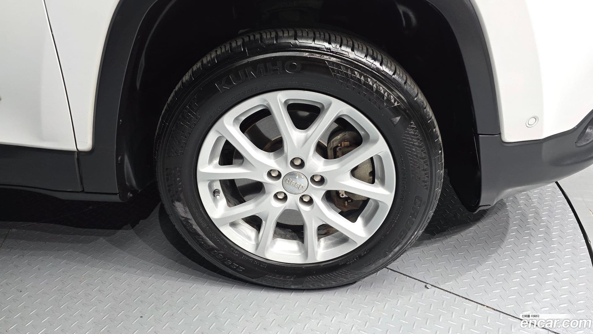 Main__Slider__Photo:Cherokee Jeep 2017.7-4