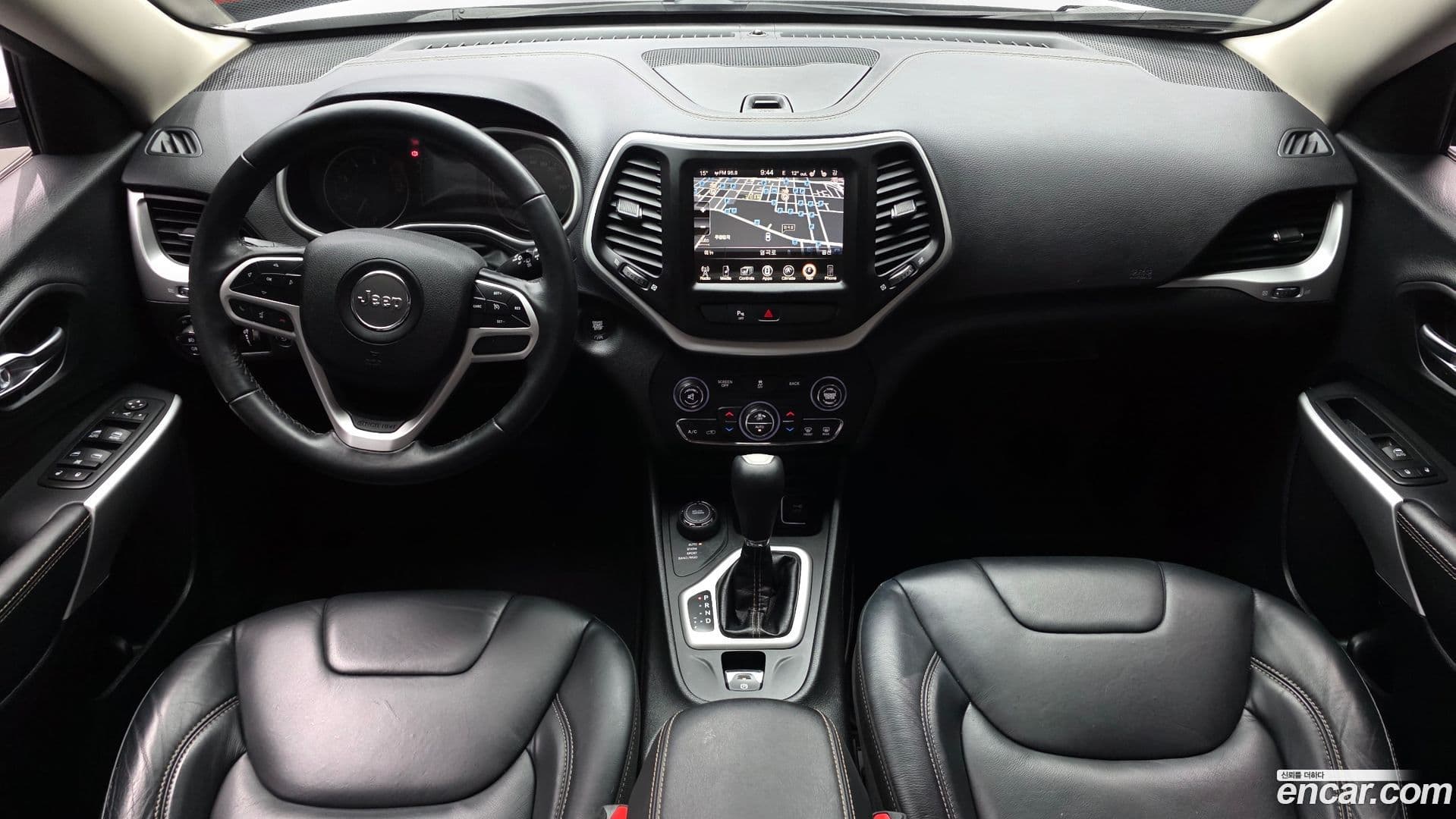 Main__Slider__Photo:Cherokee Jeep 2017.7-6