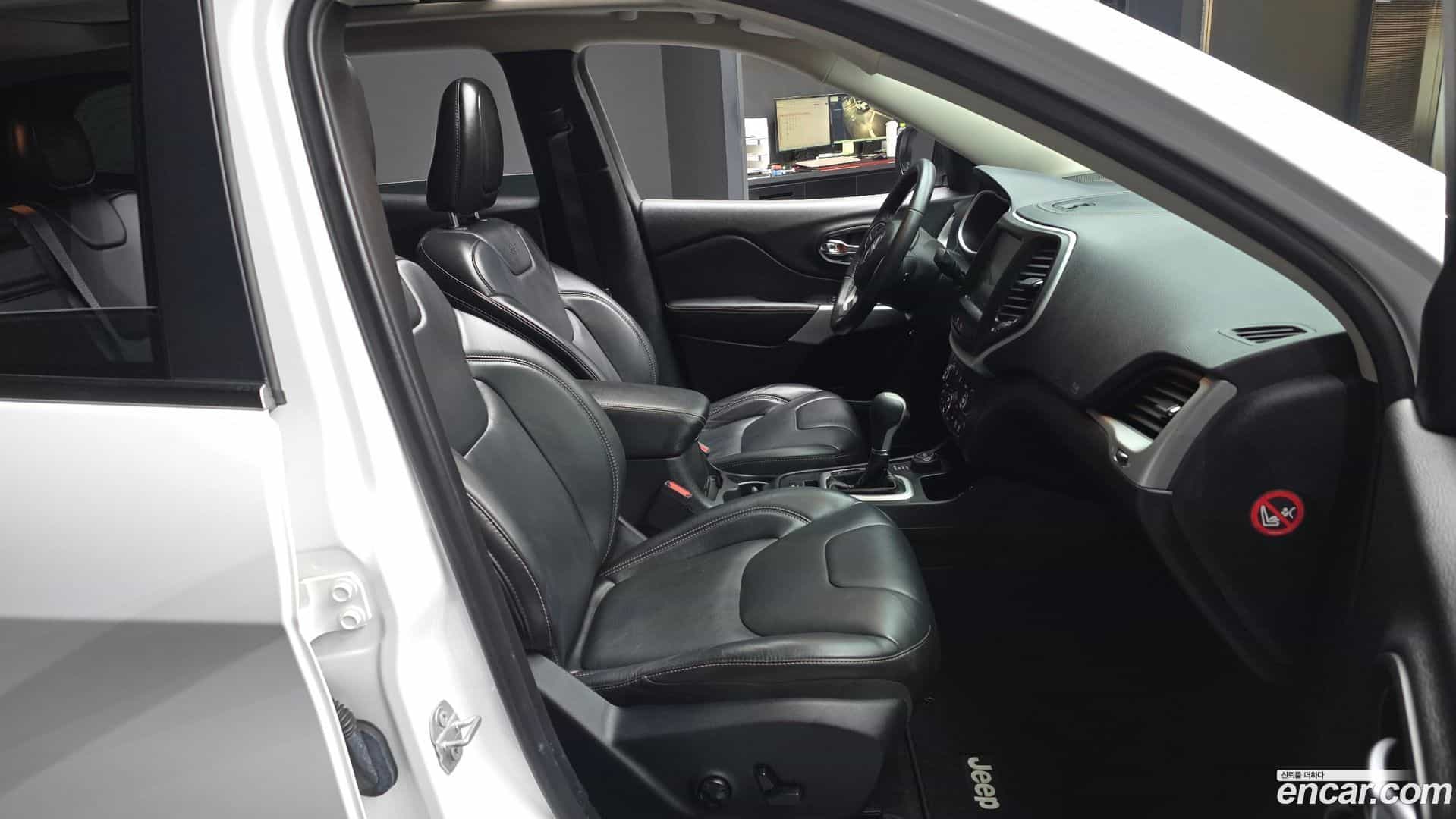 Cherokee Jeep 2017.7-OPTION-015