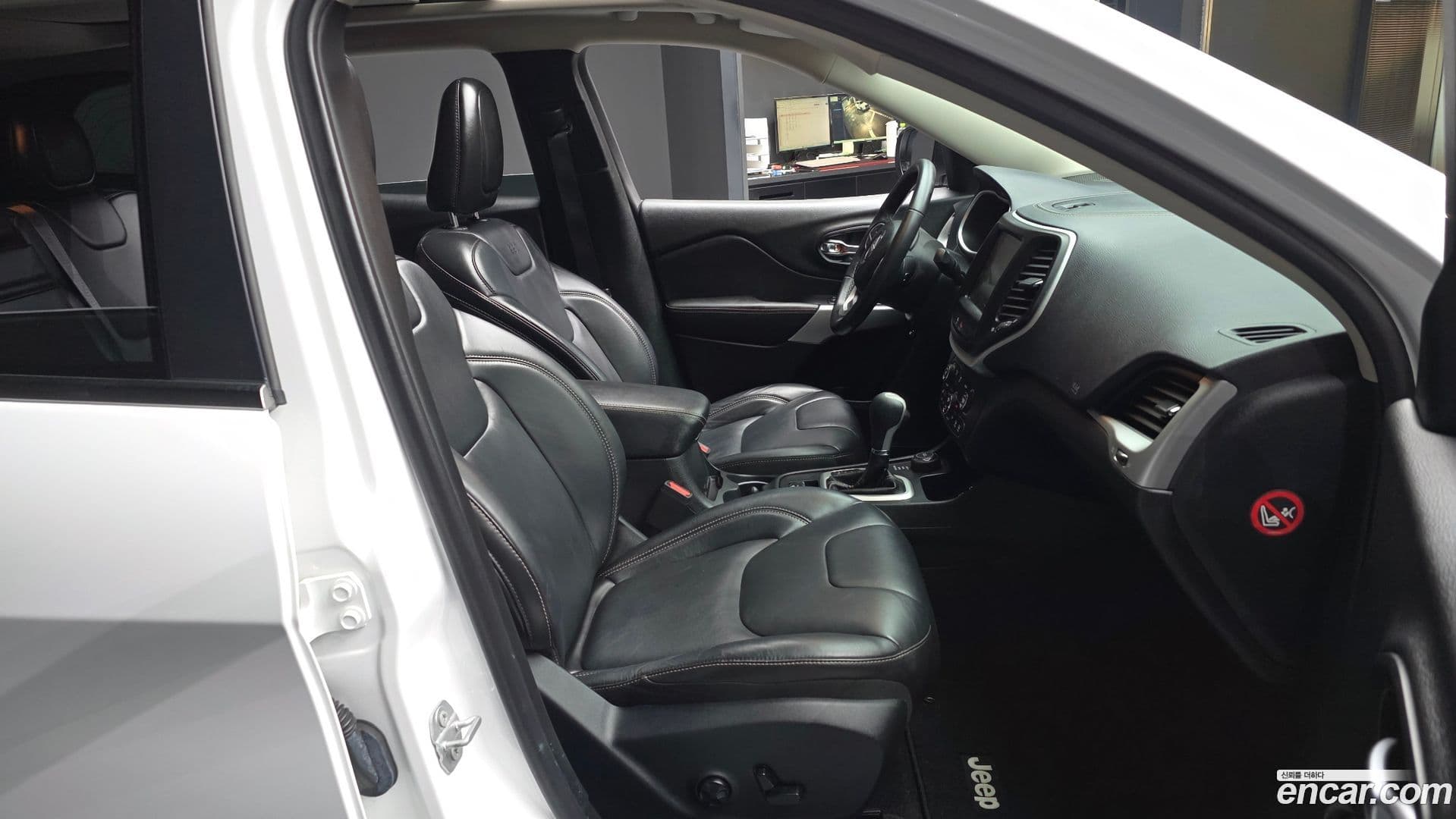 Main__Slider__Photo:Cherokee Jeep 2017.7-10