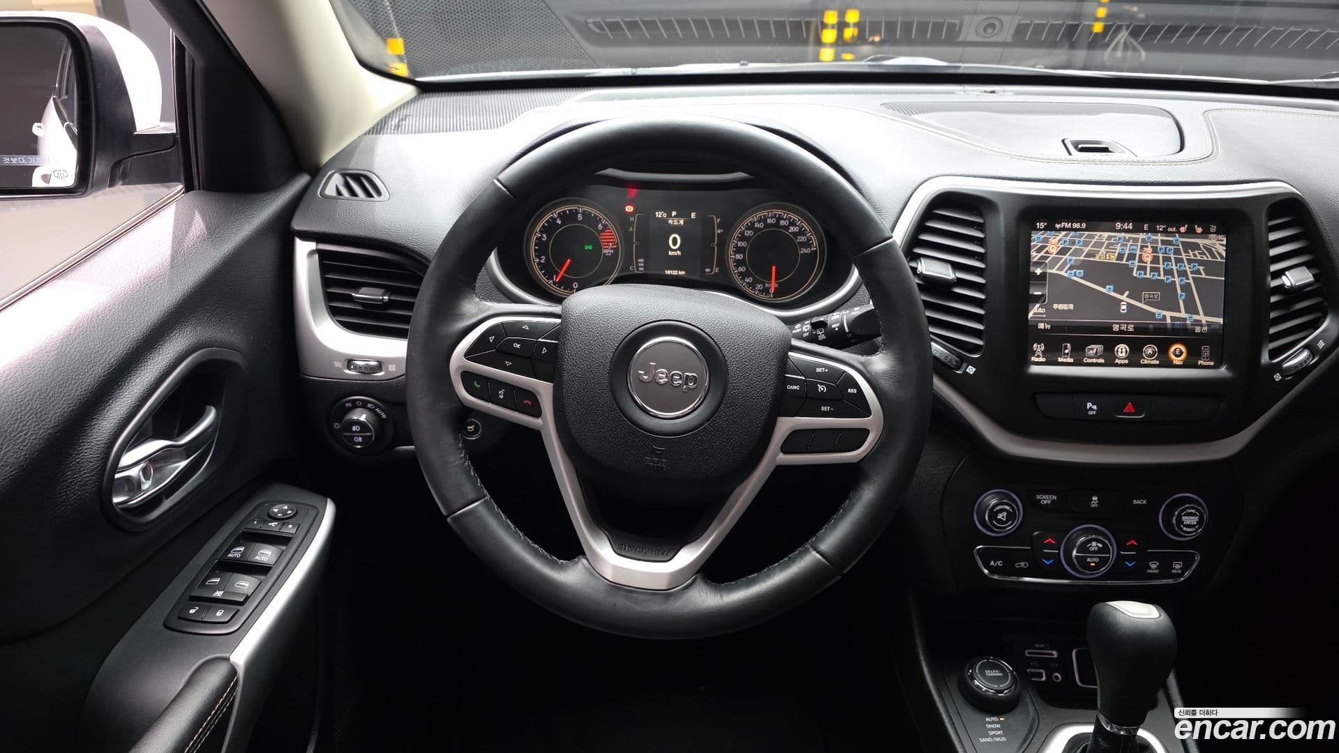 Main__Slider__Photo:Cherokee Jeep 2017.7-12