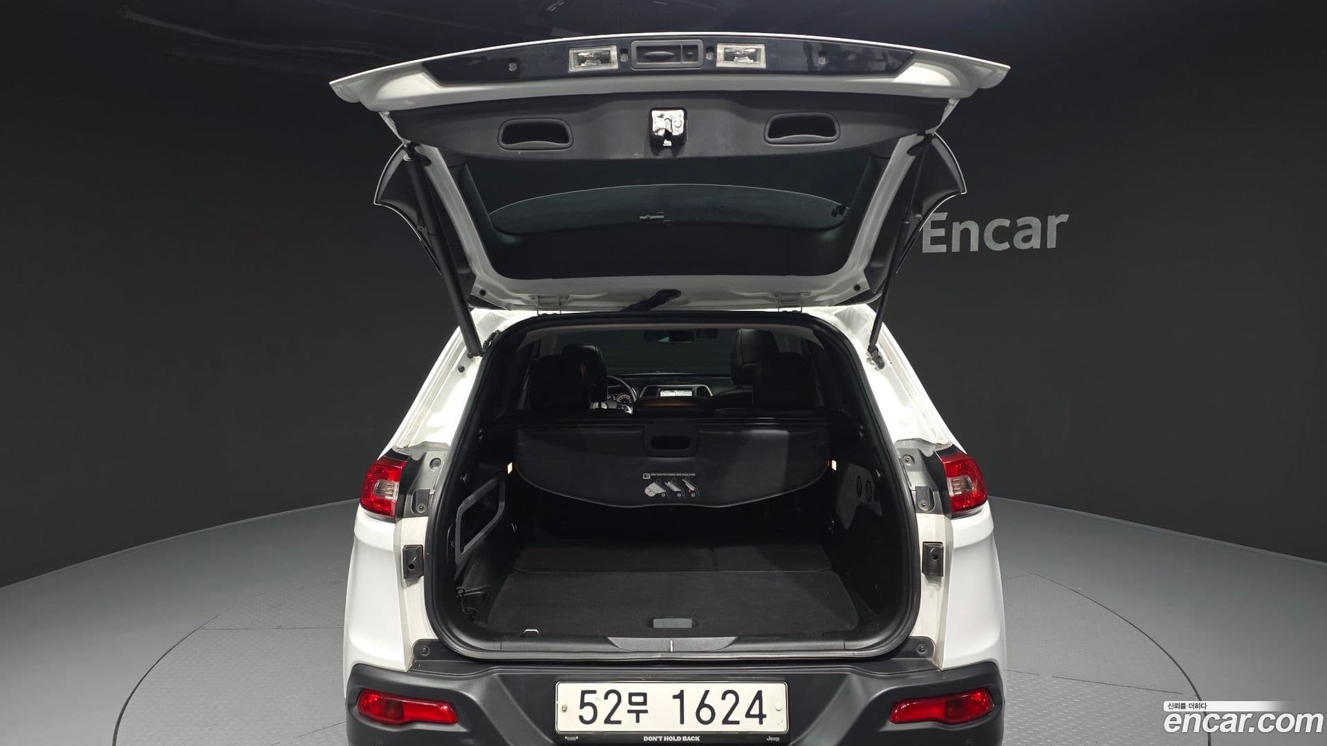 Main__Slider__Photo:Cherokee Jeep 2017.7-19