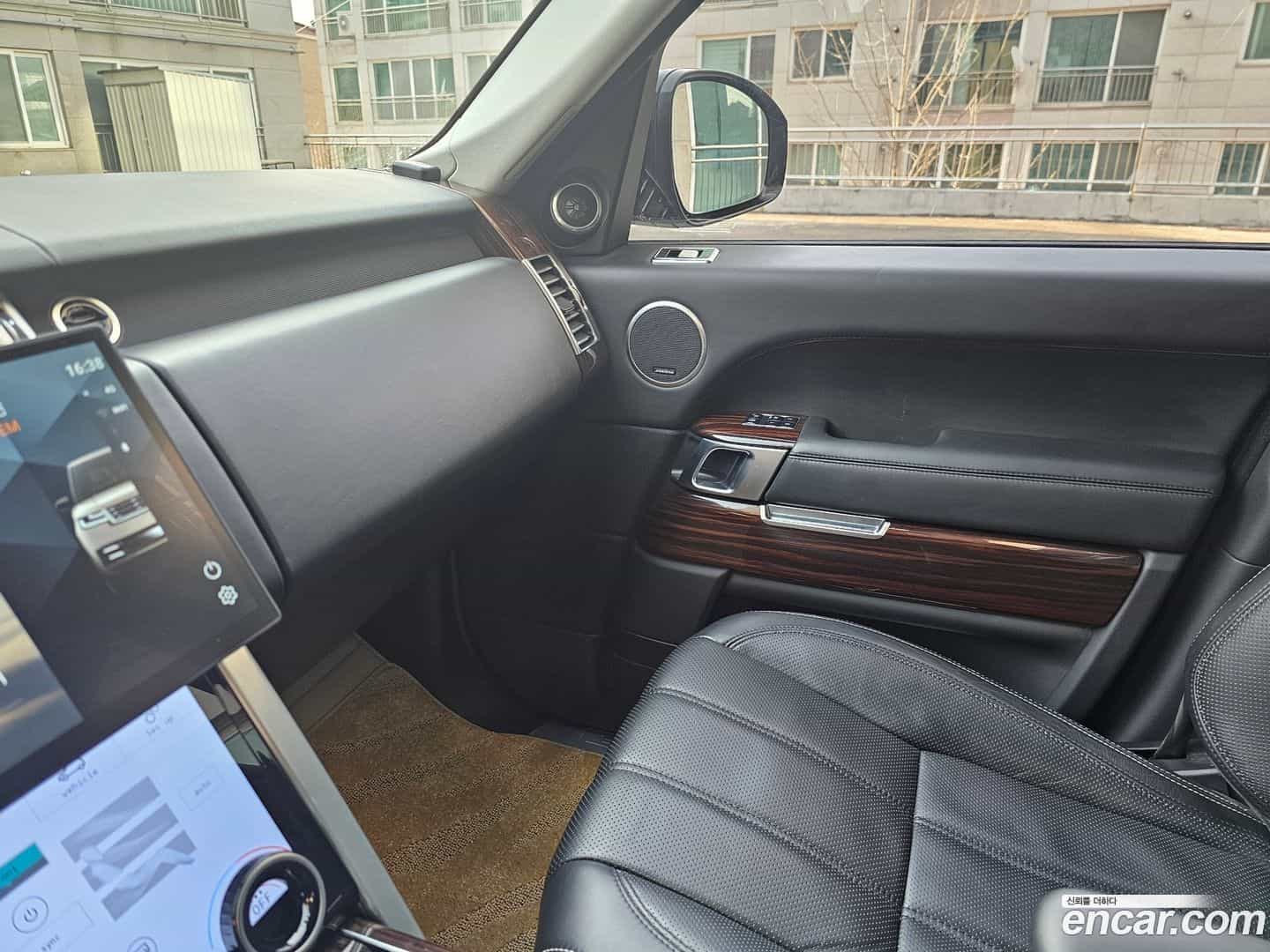 Range Rover Land Rover 2015.1-INNER-010