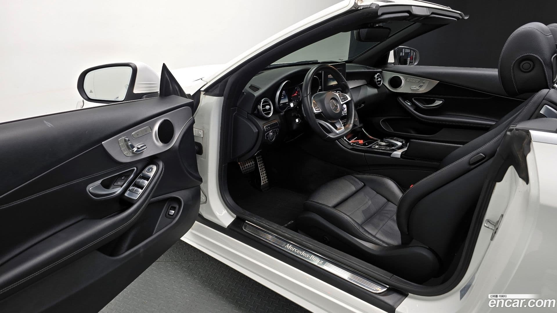 Main__Slider__Photo:C-Class Mercedes-Benz 2017.5-10