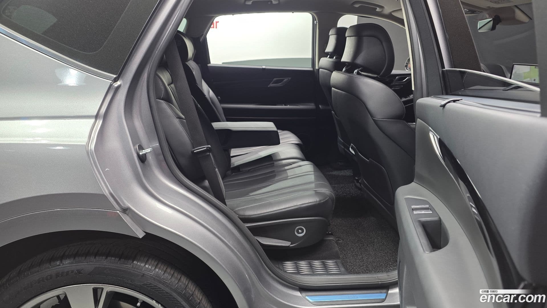 Main__Slider__Photo:GV80 Genesis 2020.10-11