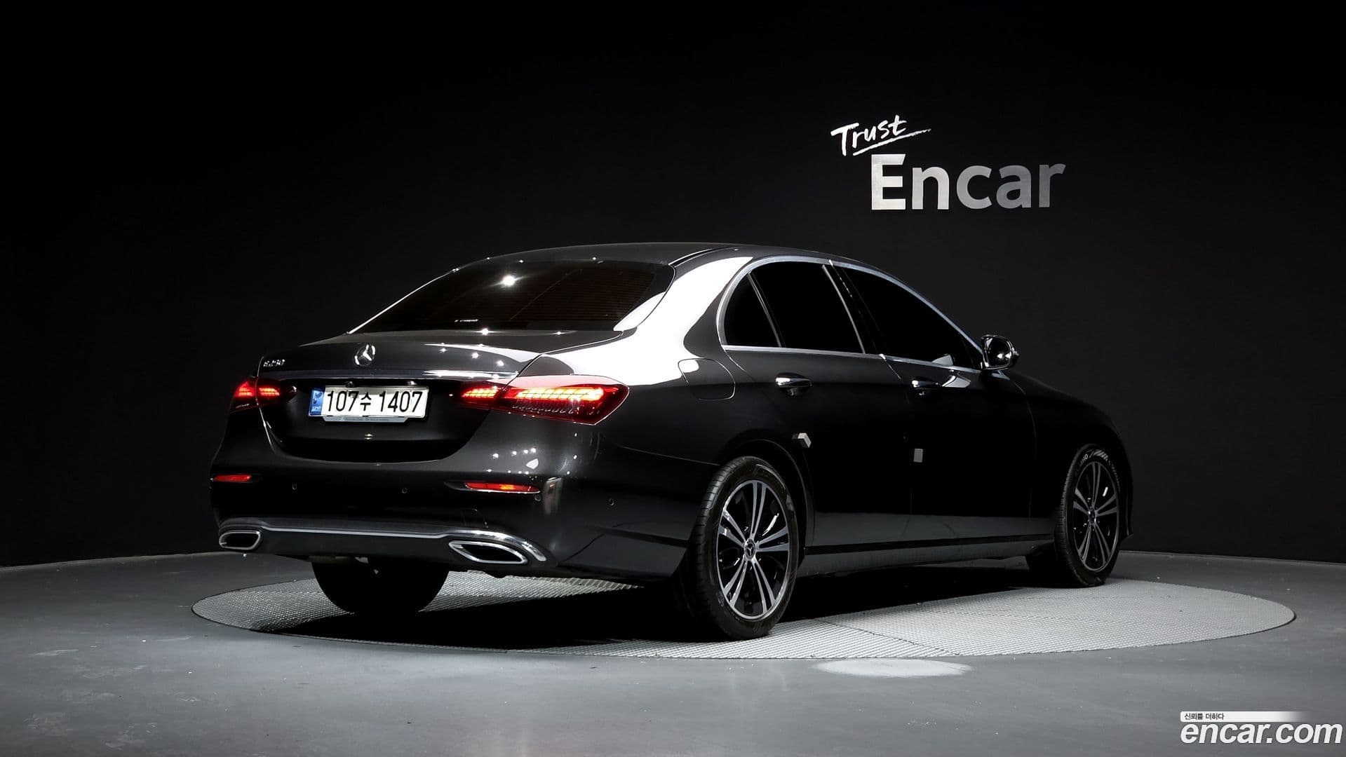 Main__Slider__Photo:E-Class Mercedes-Benz 2020.10-1