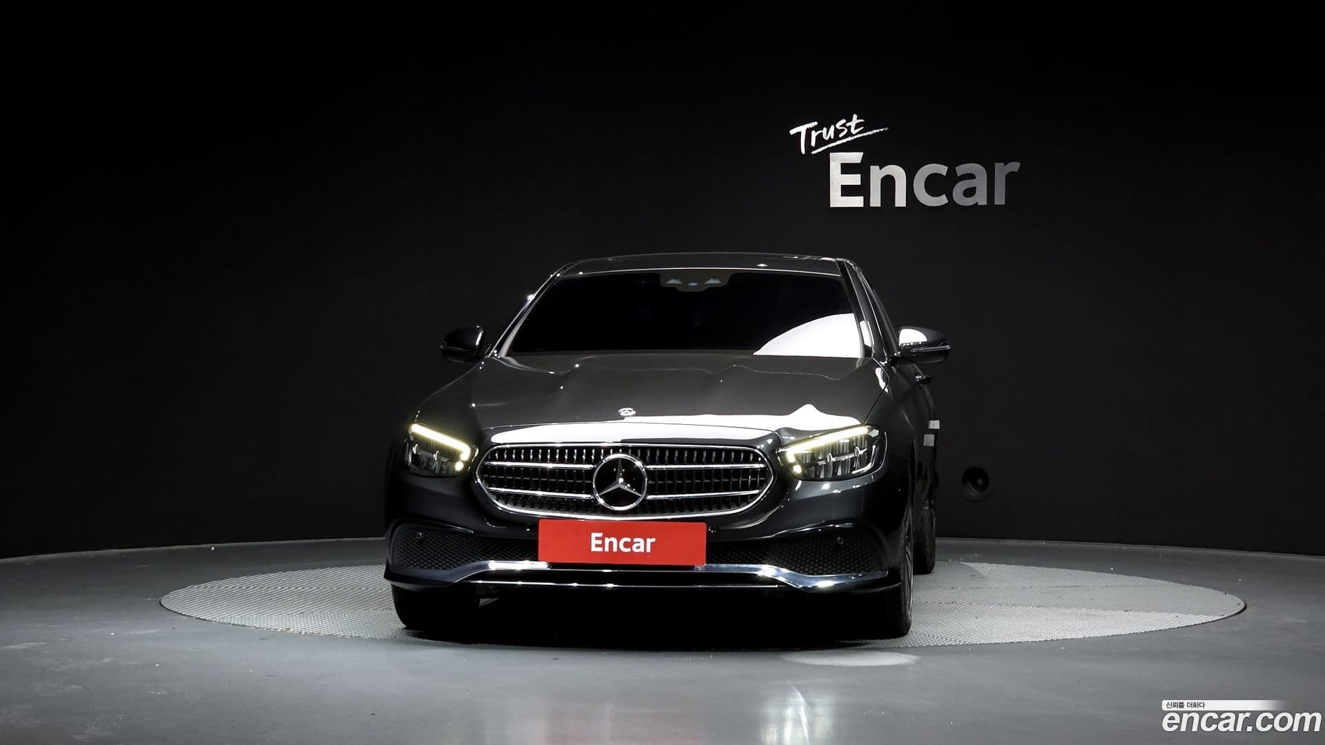 Main__Slider__Photo:E-Class Mercedes-Benz 2020.10-2