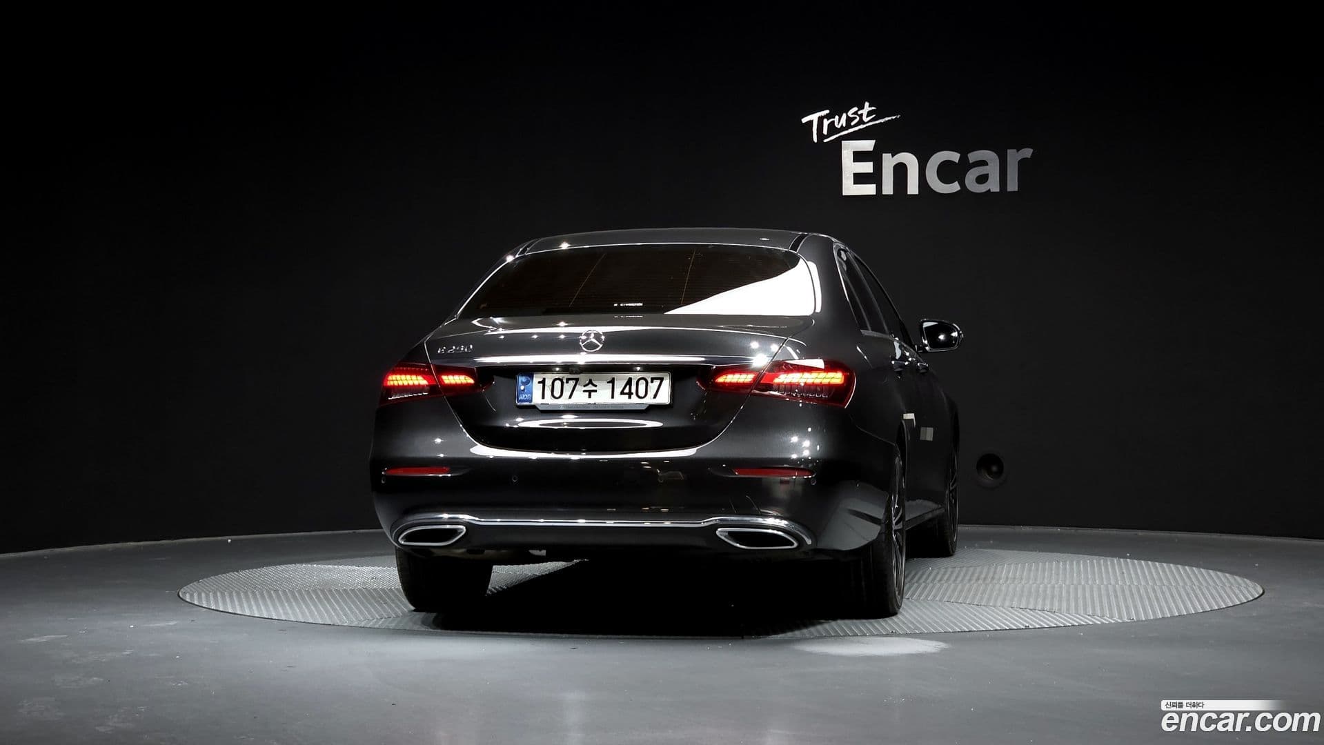 Main__Slider__Photo:E-Class Mercedes-Benz 2020.10-3