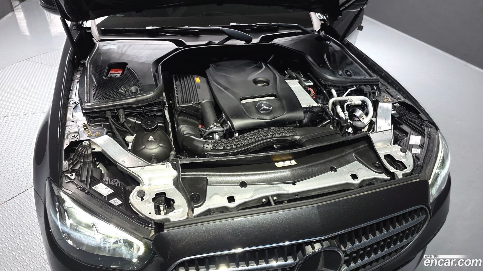 Main__Slider__Photo:E-Class Mercedes-Benz 2020.10-5