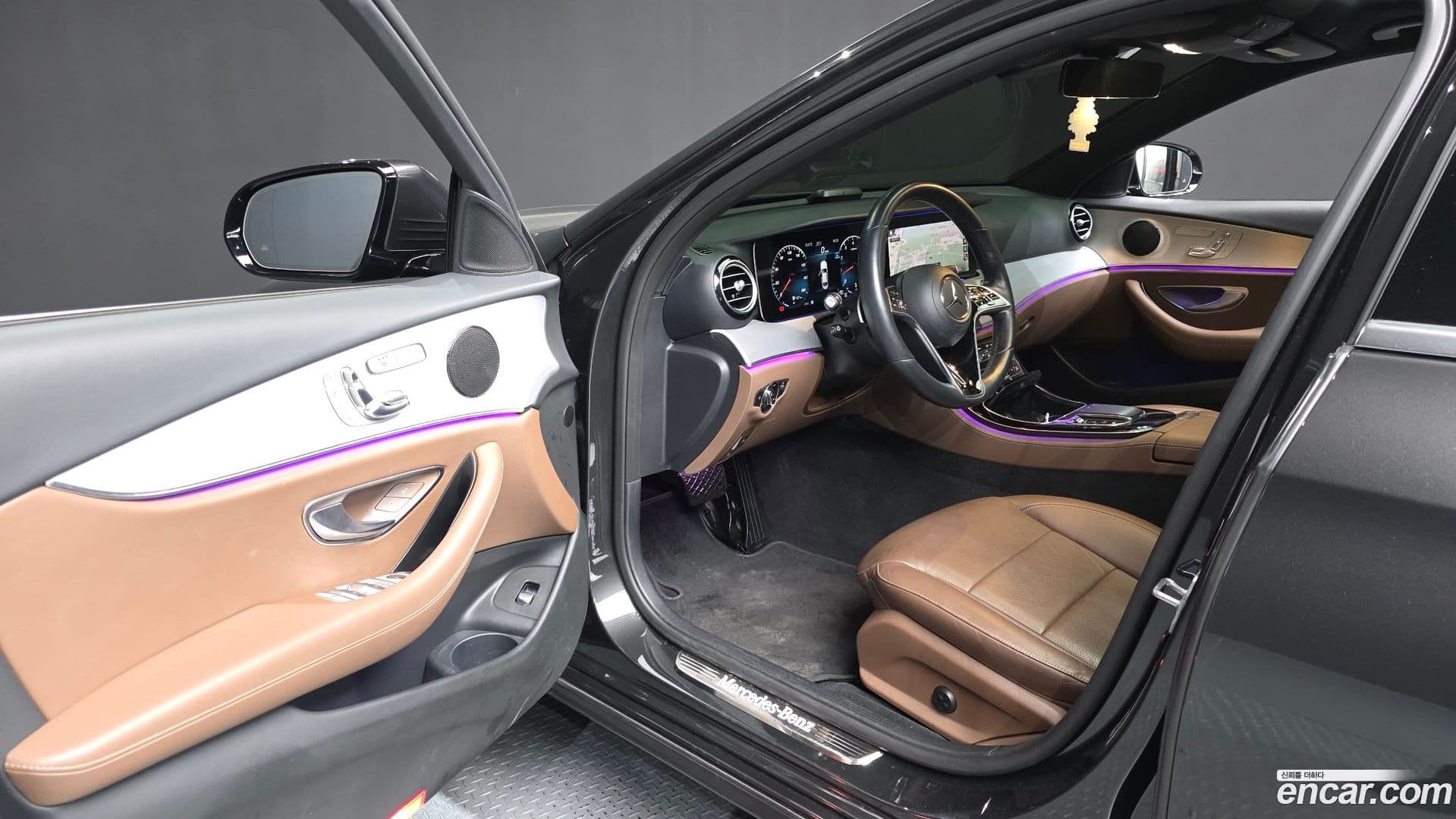 Main__Slider__Photo:E-Class Mercedes-Benz 2020.10-9