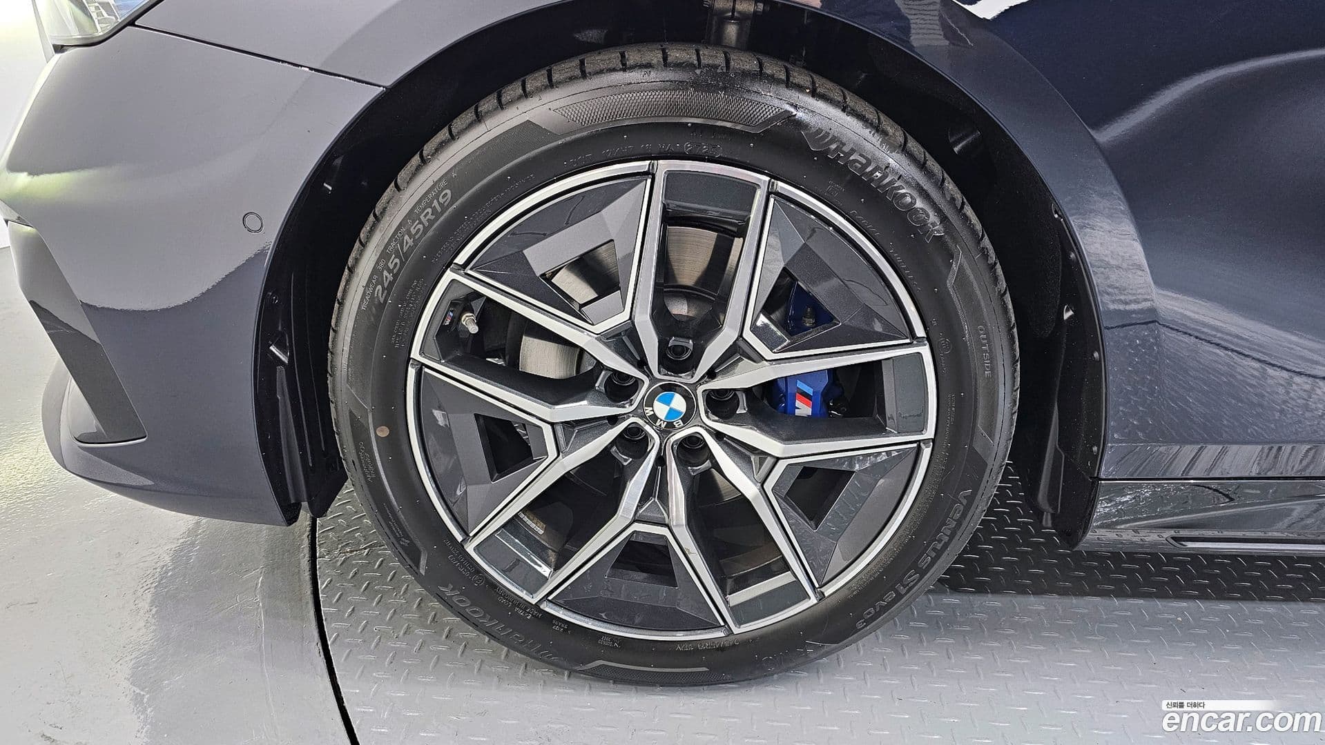 Main__Slider__Photo:5-Series BMW 2025.9-4