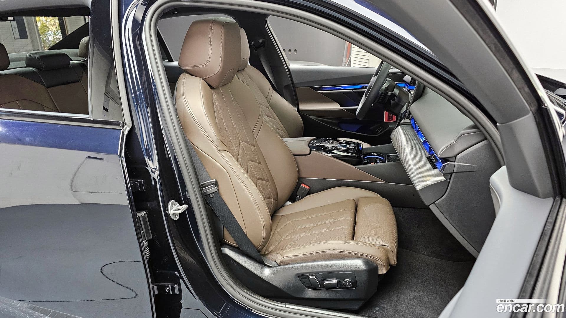 Main__Slider__Photo:5-Series BMW 2025.9-11