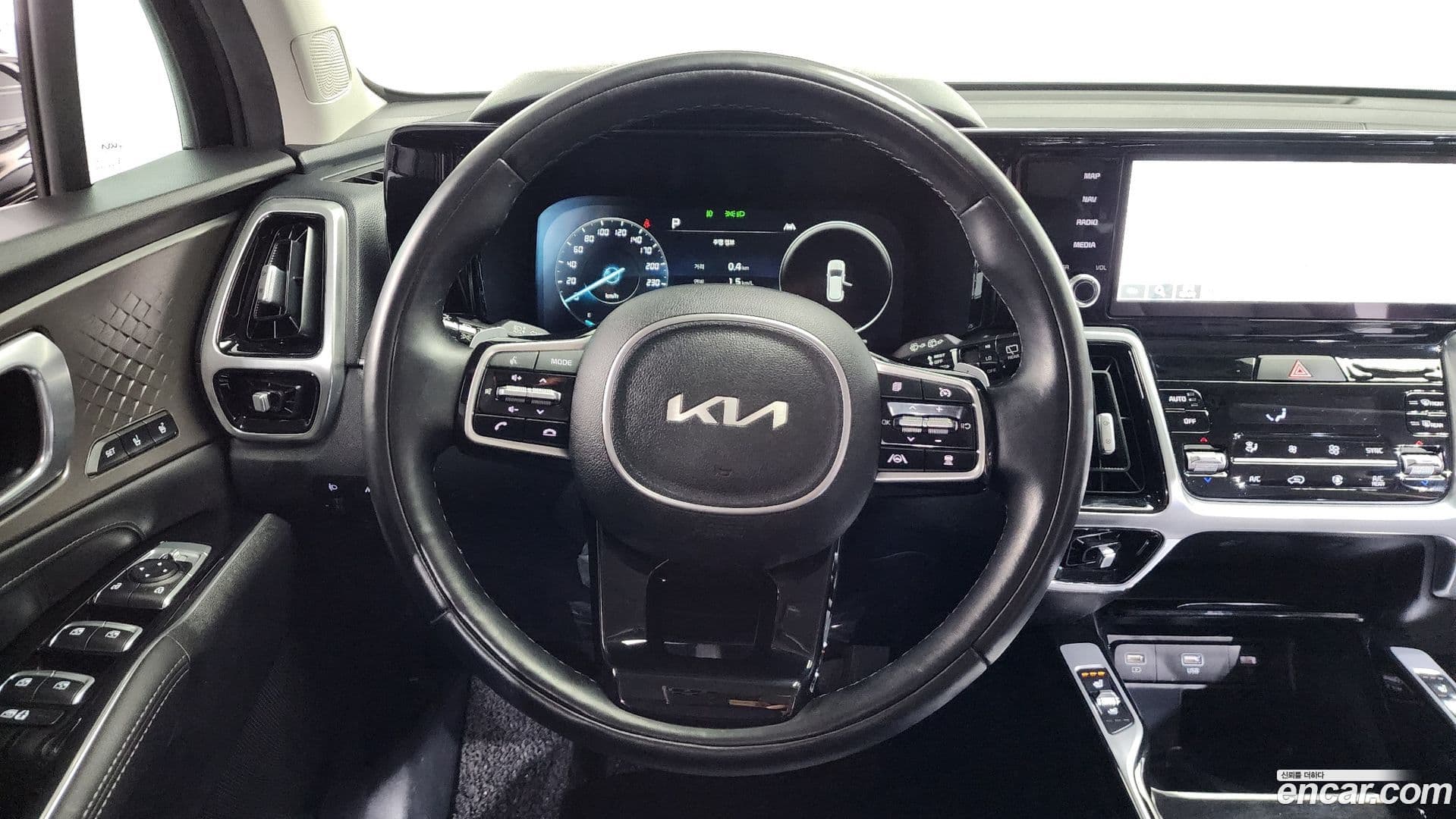 Main__Slider__Photo:Sorento Kia 2021.6-12