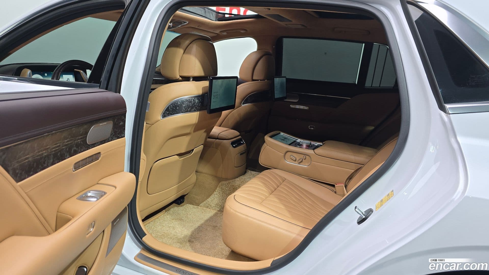 Main__Slider__Photo:G90 Genesis 2022.2-11