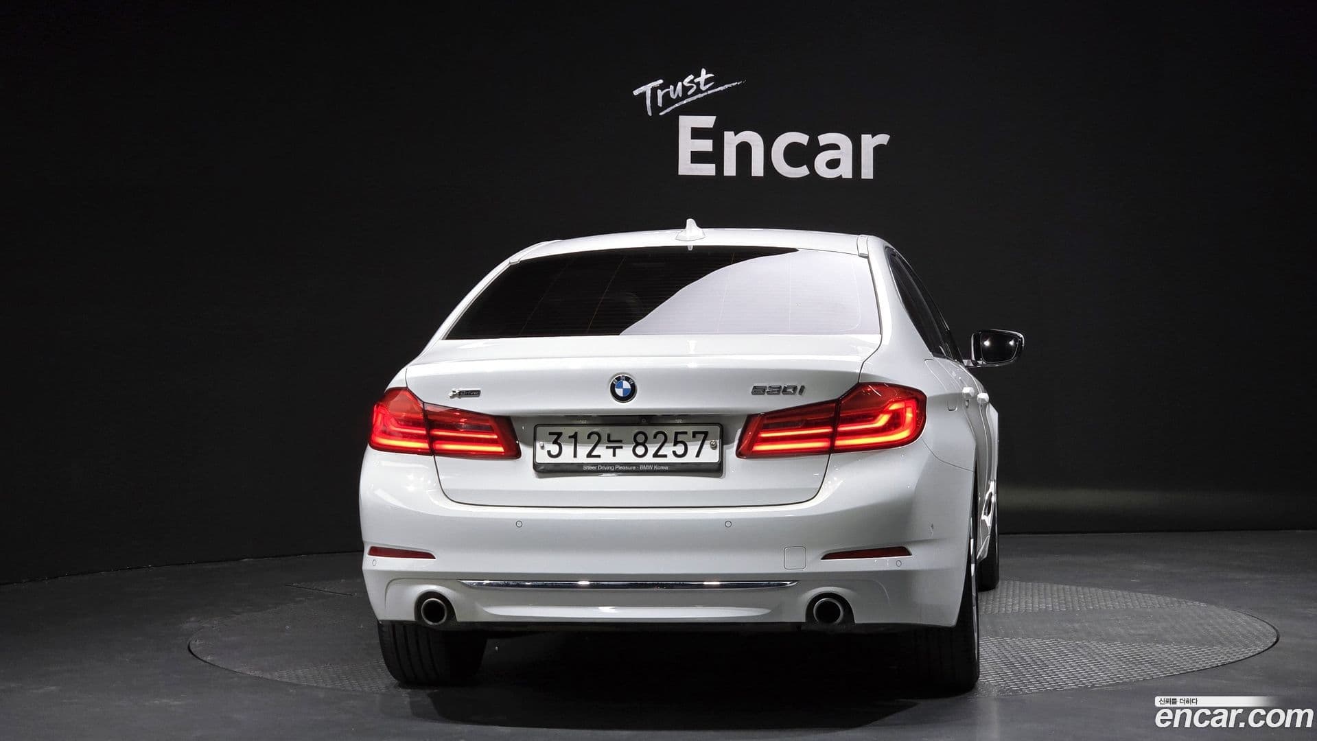 Main__Slider__Photo:5-Series BMW 2019.9-3