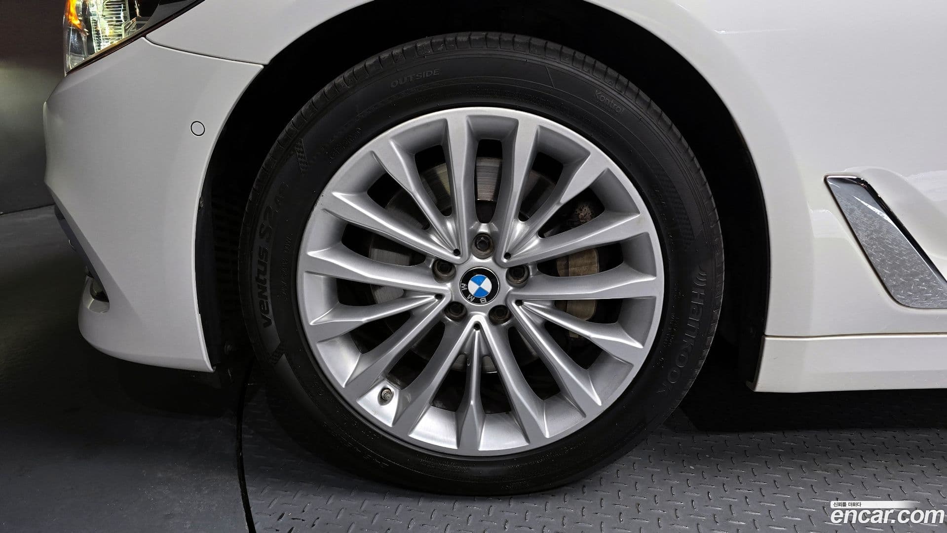 Main__Slider__Photo:5-Series BMW 2019.9-4