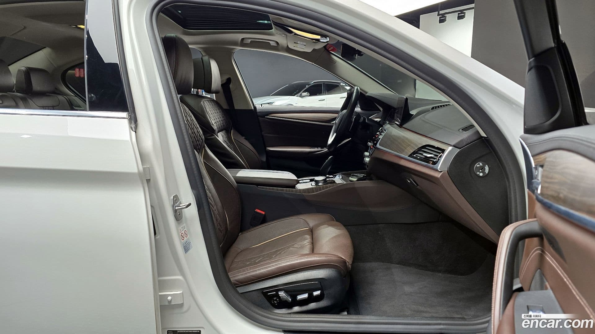 Main__Slider__Photo:5-Series BMW 2019.9-9