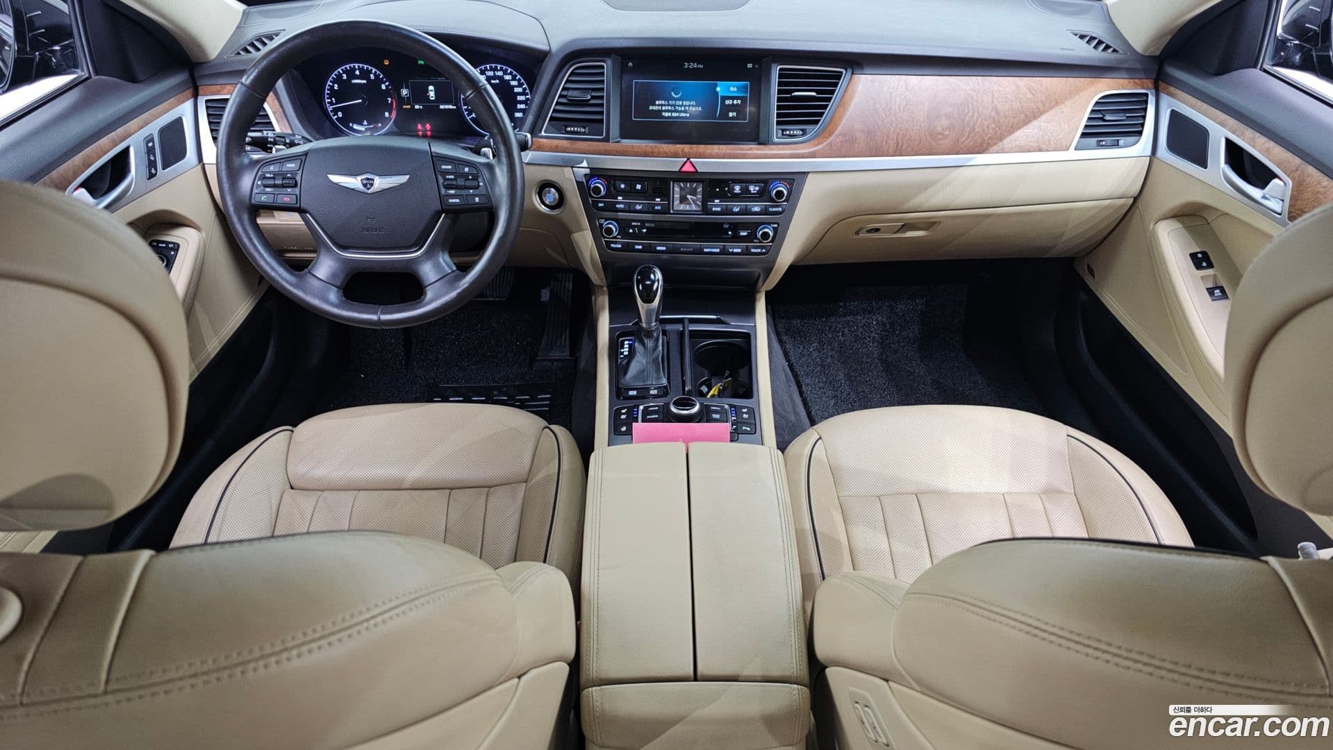 Main__Slider__Photo:Genesis Hyundai 2014.4-6