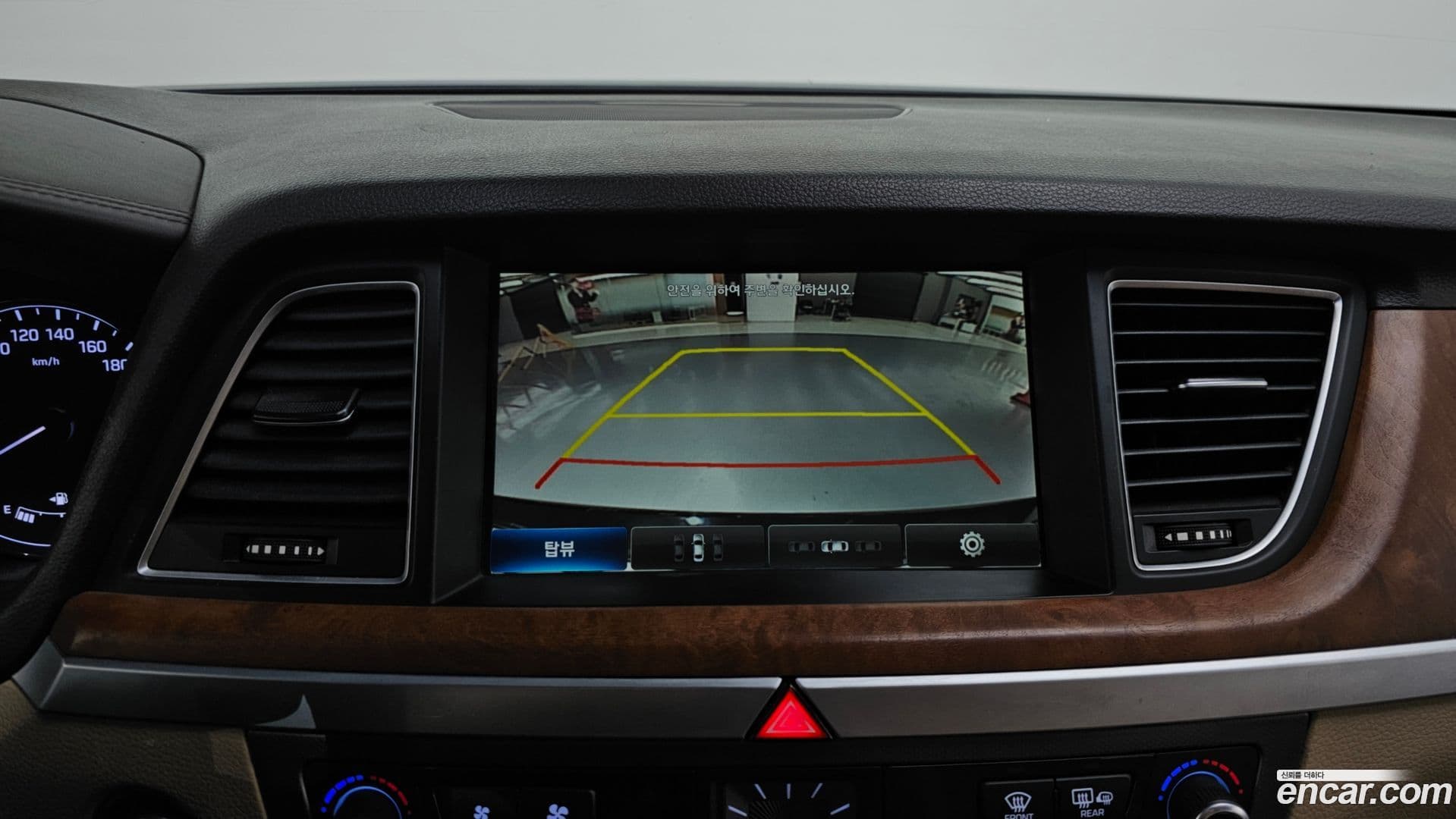 Main__Slider__Photo:Genesis Hyundai 2014.4-15