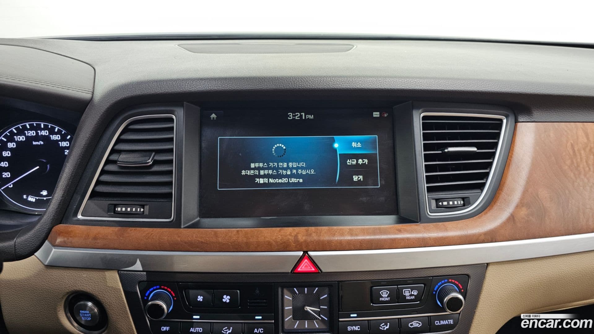 Main__Slider__Photo:Genesis Hyundai 2014.4-16