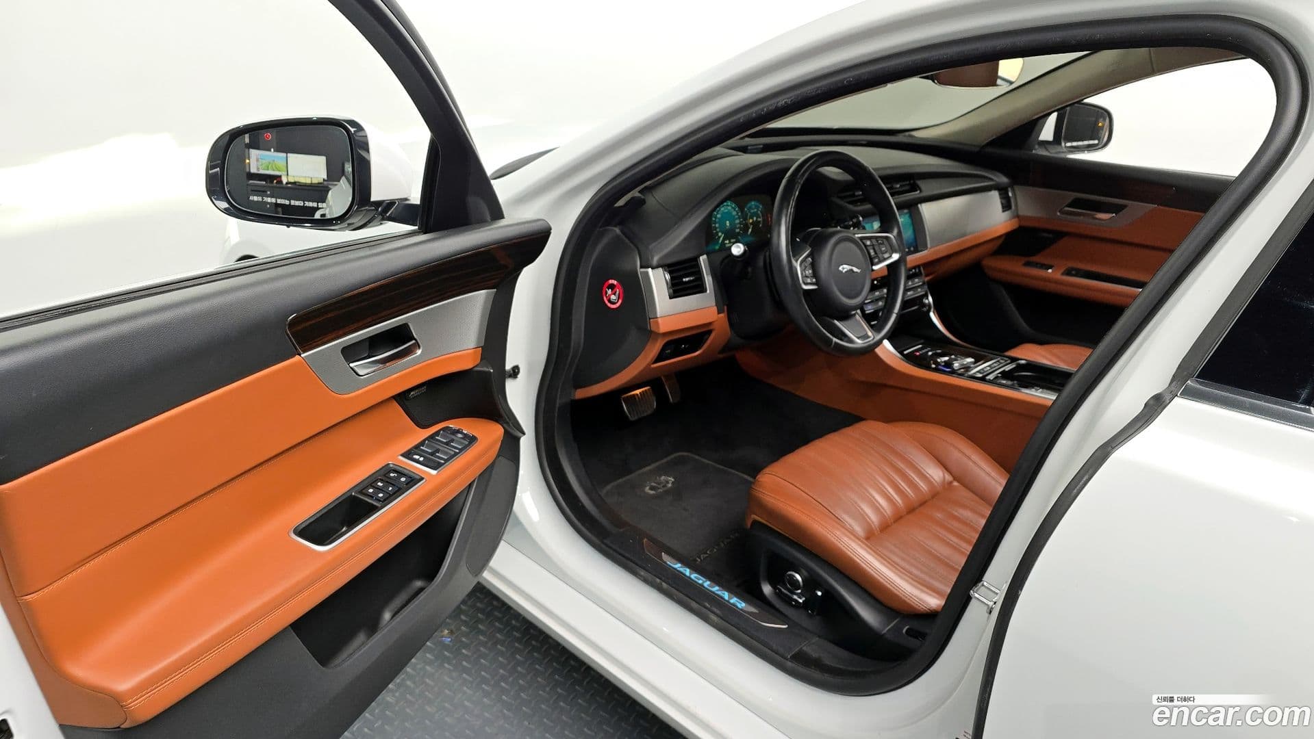 Main__Slider__Photo:XF Jaguar 2019.8-9