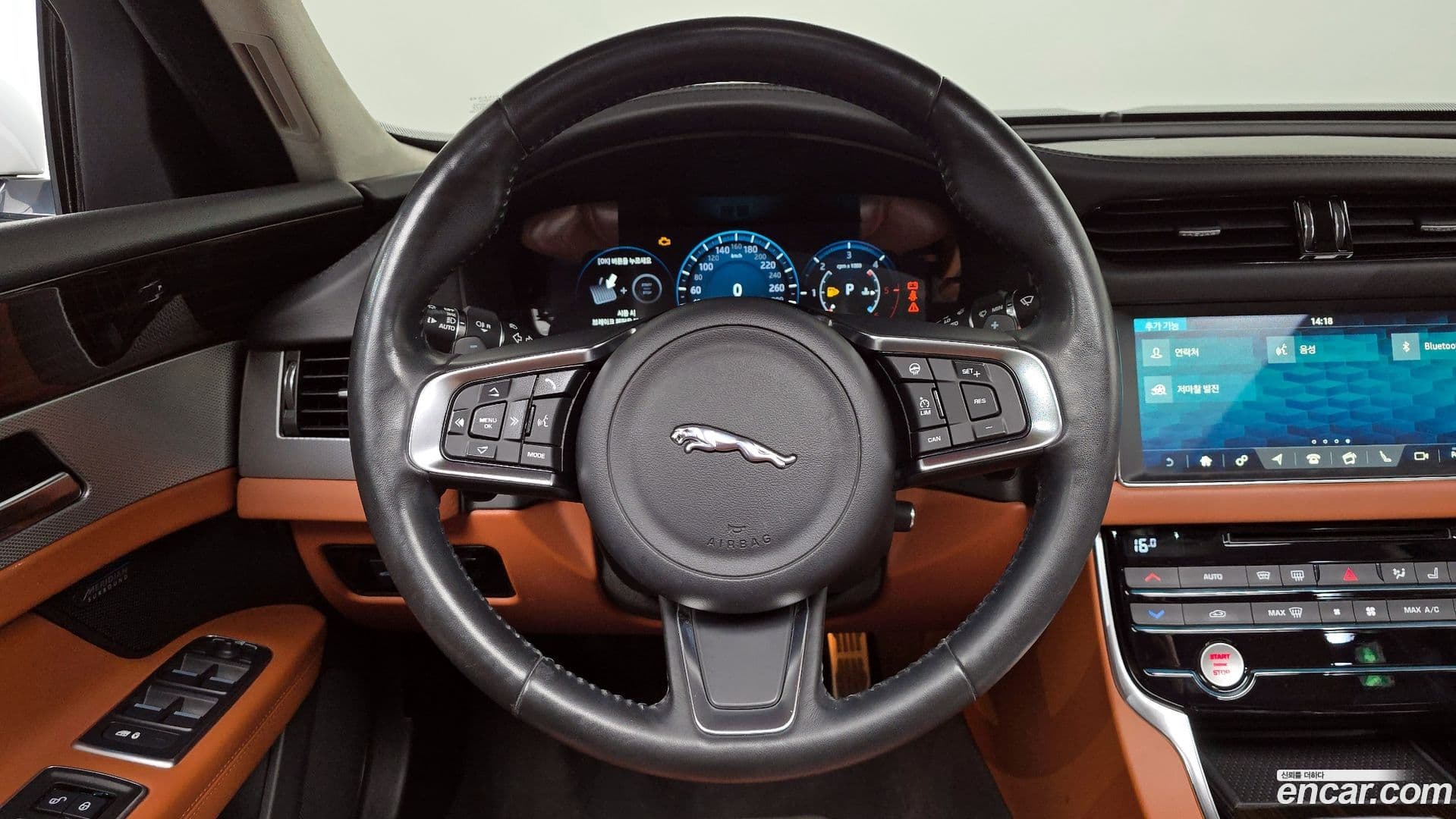 Main__Slider__Photo:XF Jaguar 2019.8-12