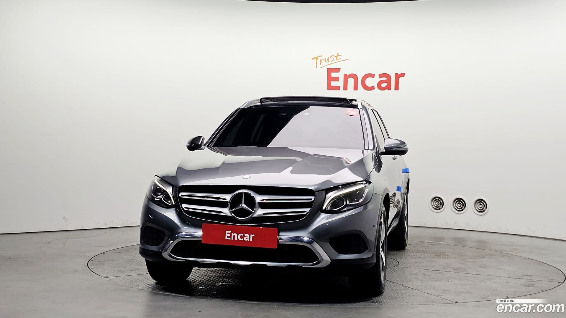 Main__Slider__Photo:GLC-Class Mercedes-Benz 2016.5-2