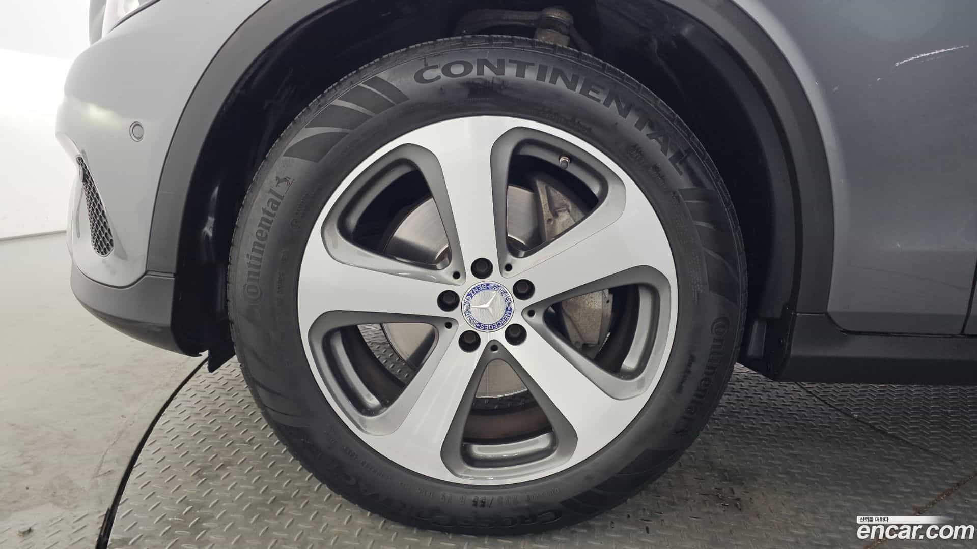 GLC-Class Mercedes-Benz 2016.5-OUTER-005