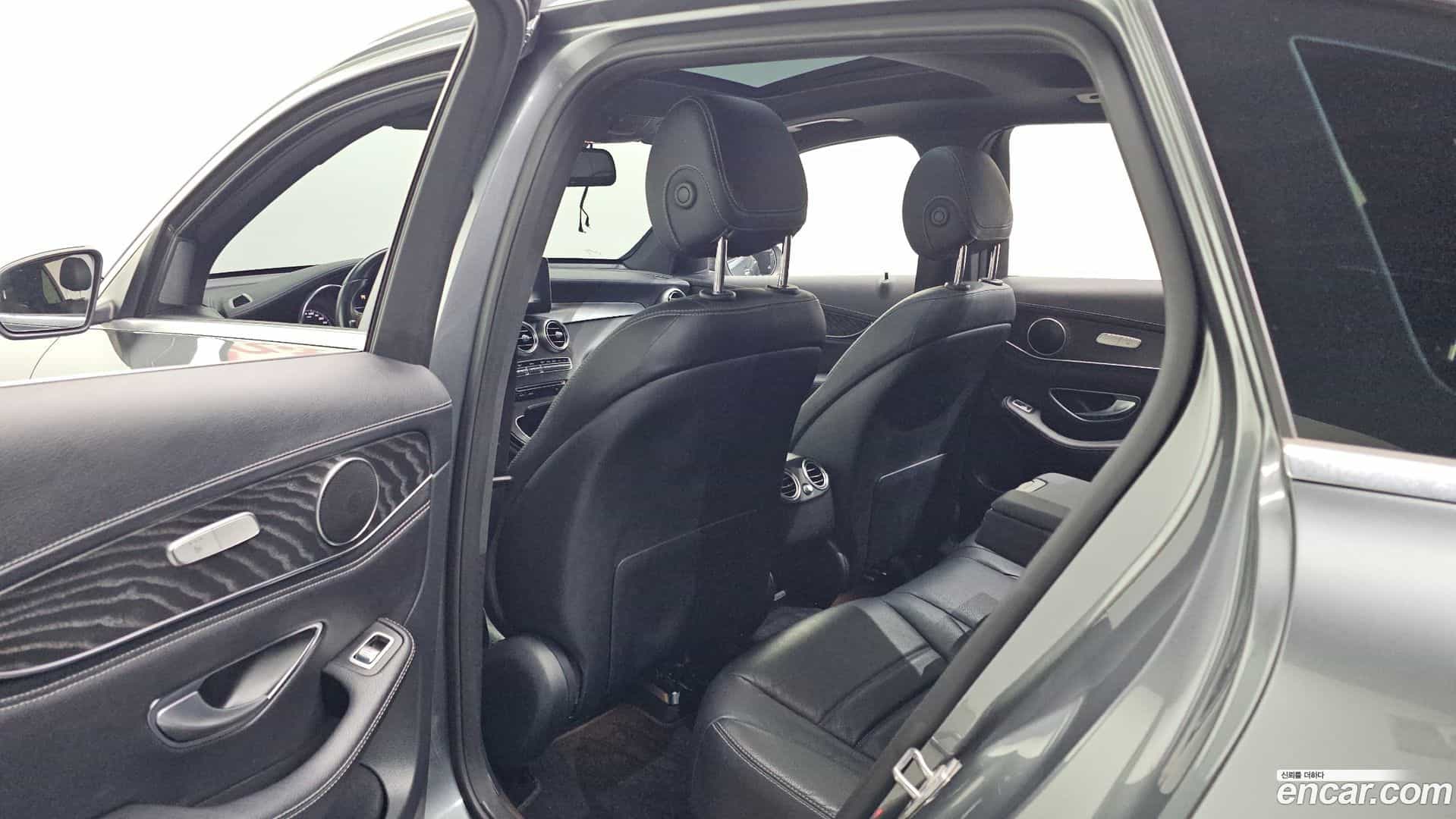 GLC-Class Mercedes-Benz 2016.5-OPTION-015